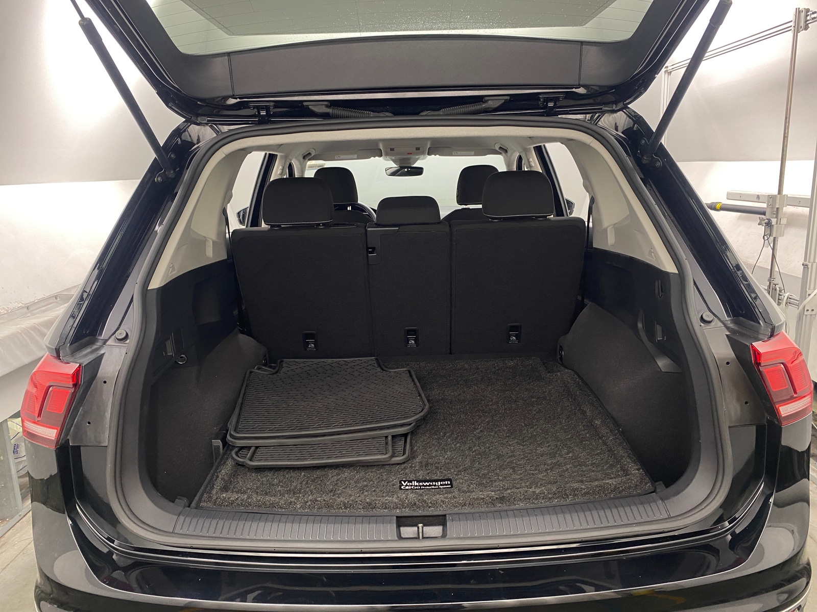 Thumbnail: 2023 Volkswagen Tiguan - 7