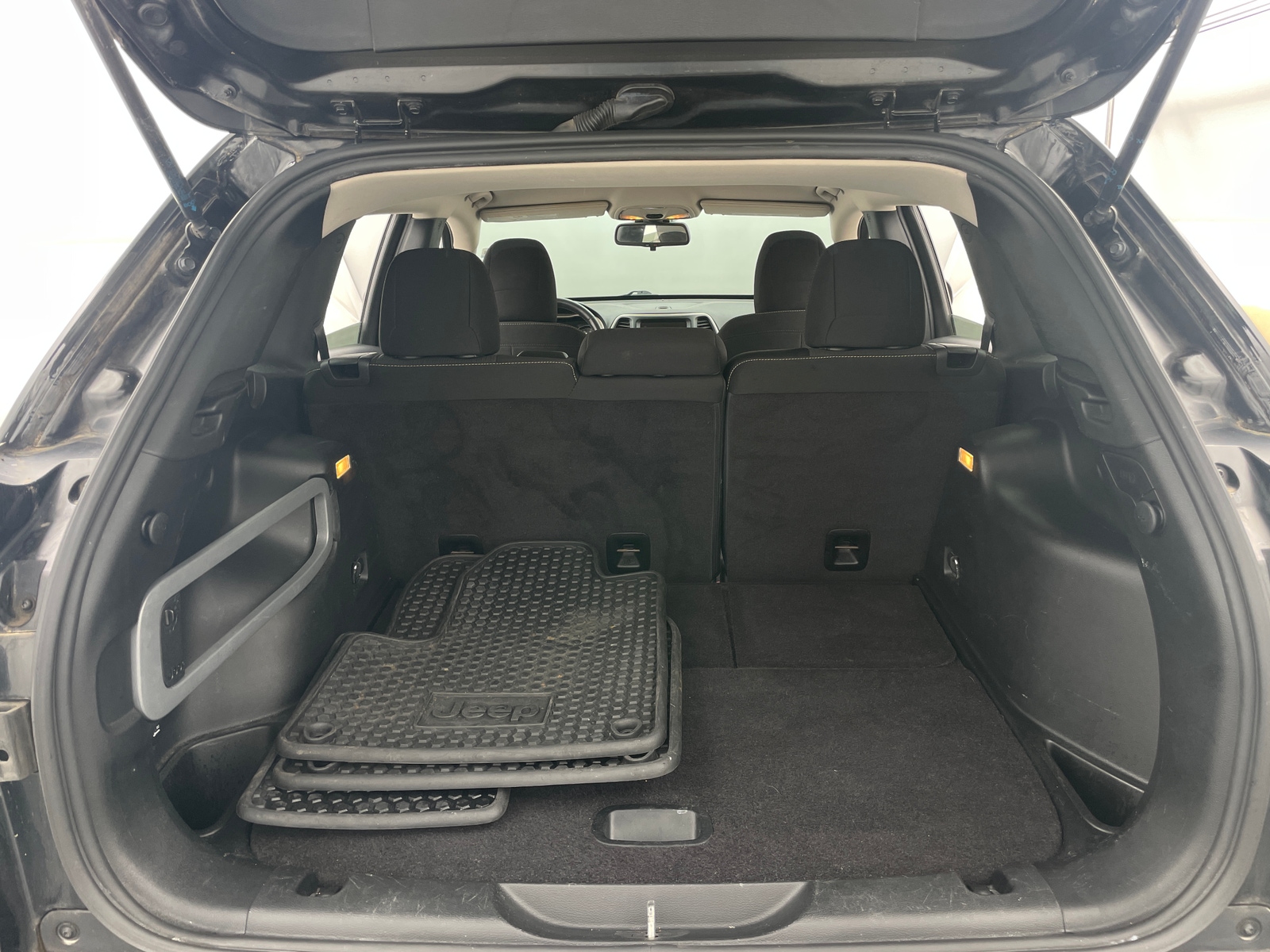 Thumbnail: 2015 Jeep Cherokee - 7
