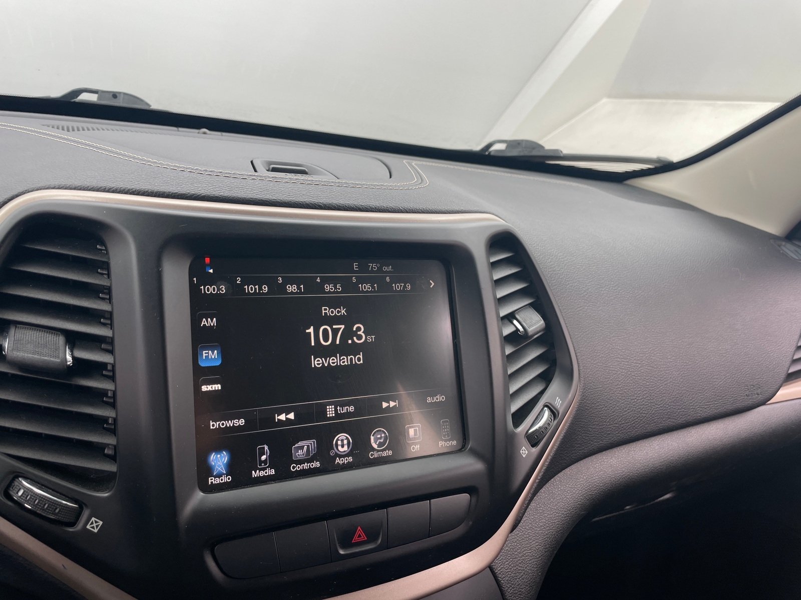 Thumbnail: 2015 Jeep Cherokee - 4