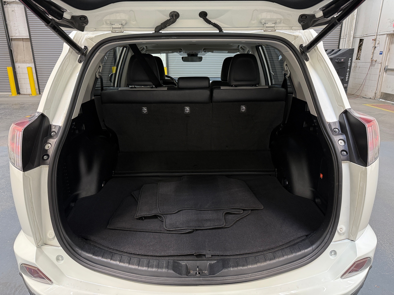Thumbnail: 2017 Toyota RAV4 - 7