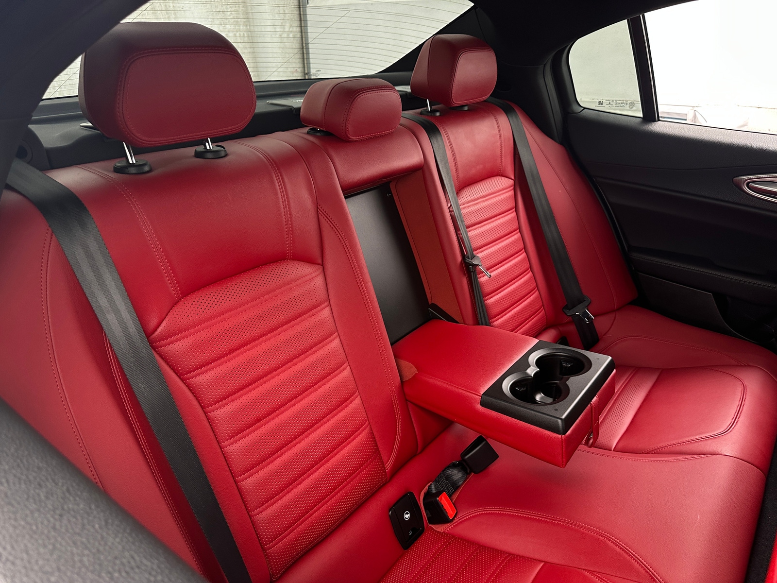 Thumbnail: 2022 Alfa Romeo Giulia - 5