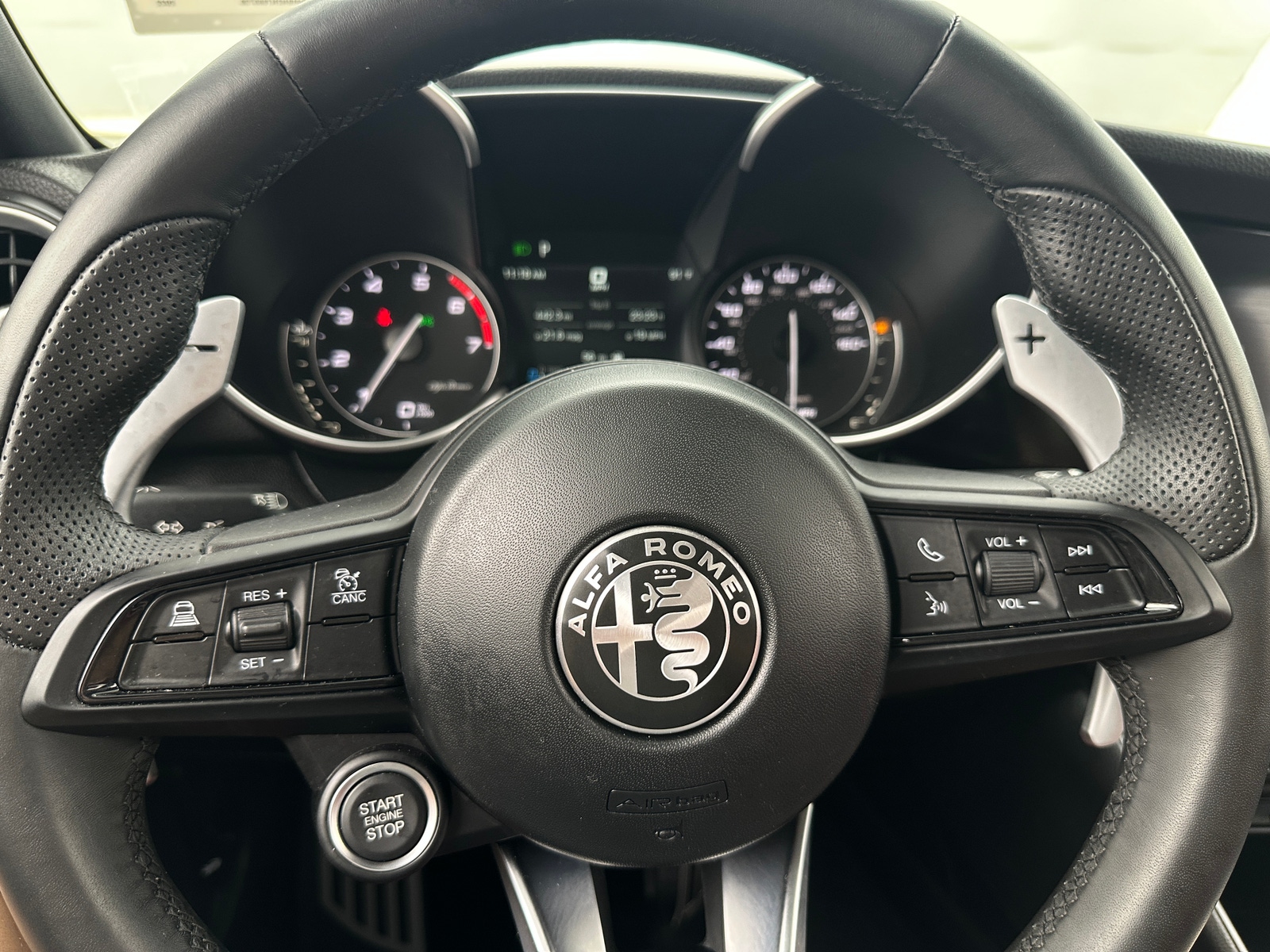 Thumbnail: 2022 Alfa Romeo Giulia - 4