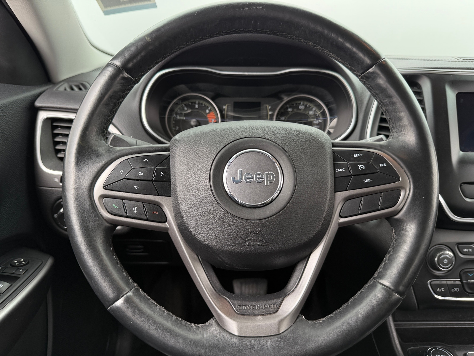 Thumbnail: 2019 Jeep Cherokee - 5