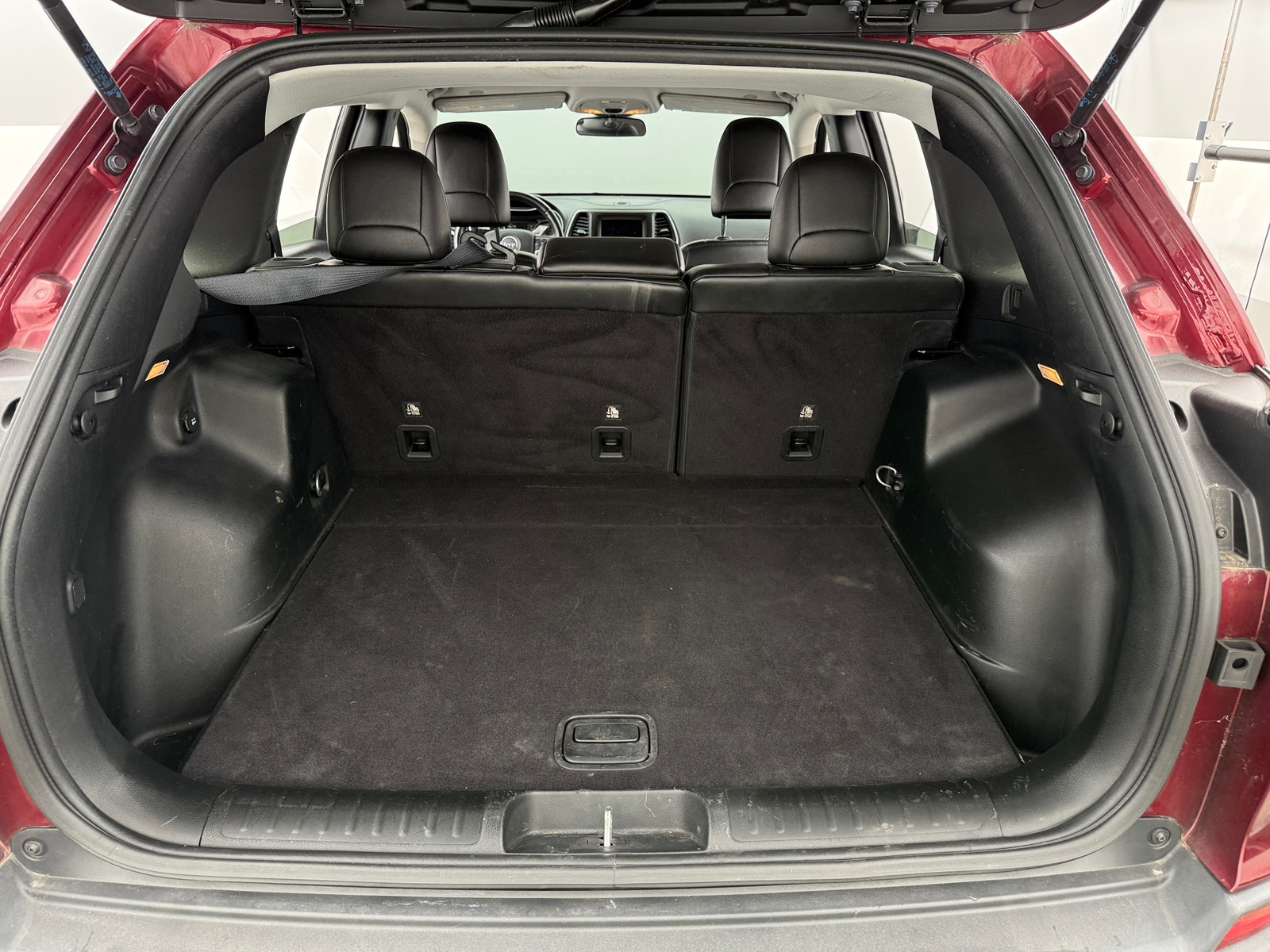 Thumbnail: 2019 Jeep Cherokee - 7