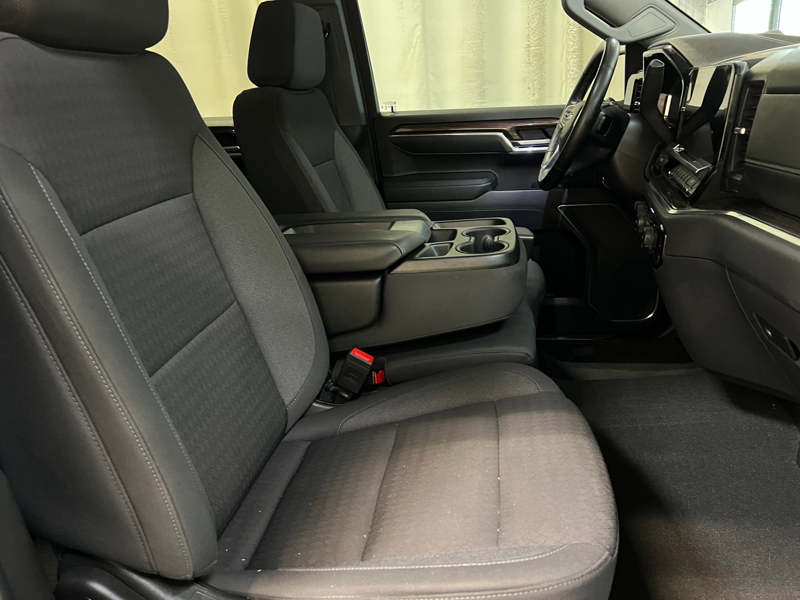 Thumbnail: 2025 Chevrolet Silverado 1500 - 2