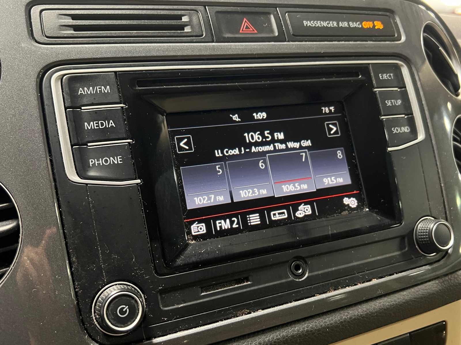 Thumbnail: 2016 Volkswagen Tiguan - 4