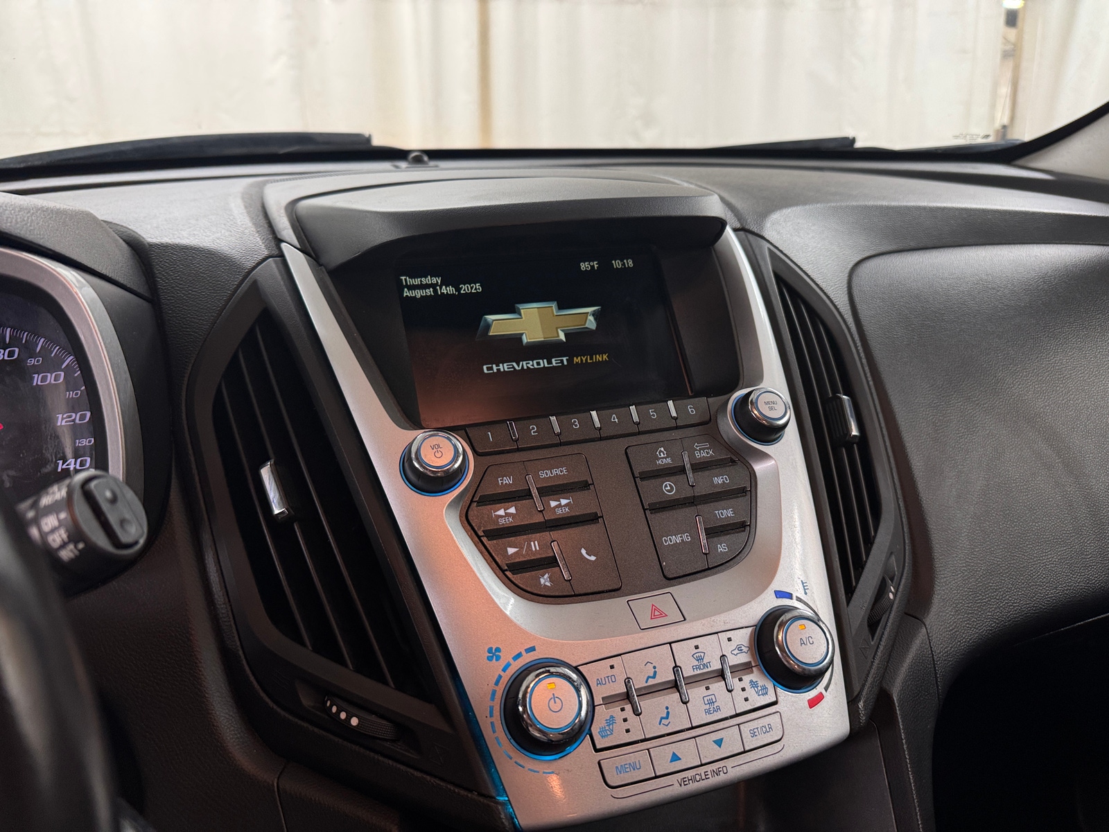 Thumbnail: 2017 Chevrolet Equinox - 4