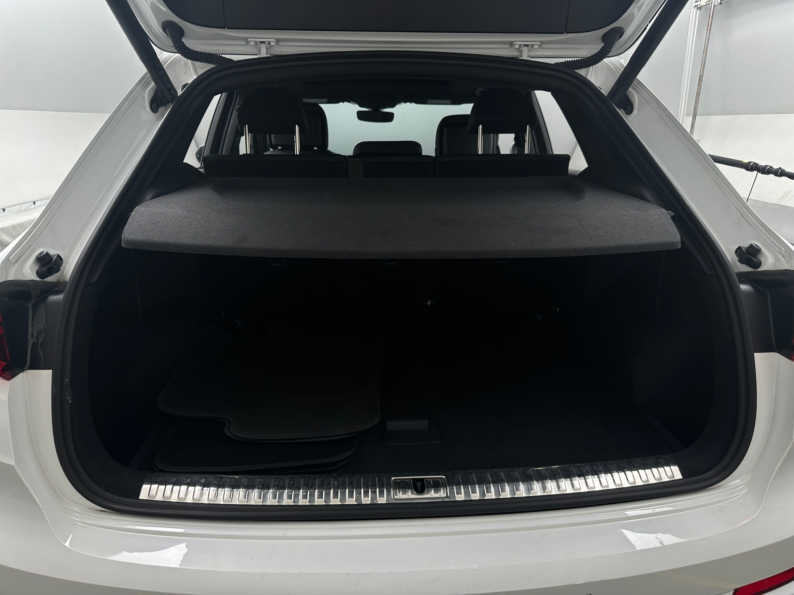 Thumbnail: 2023 Audi Q3 - 6