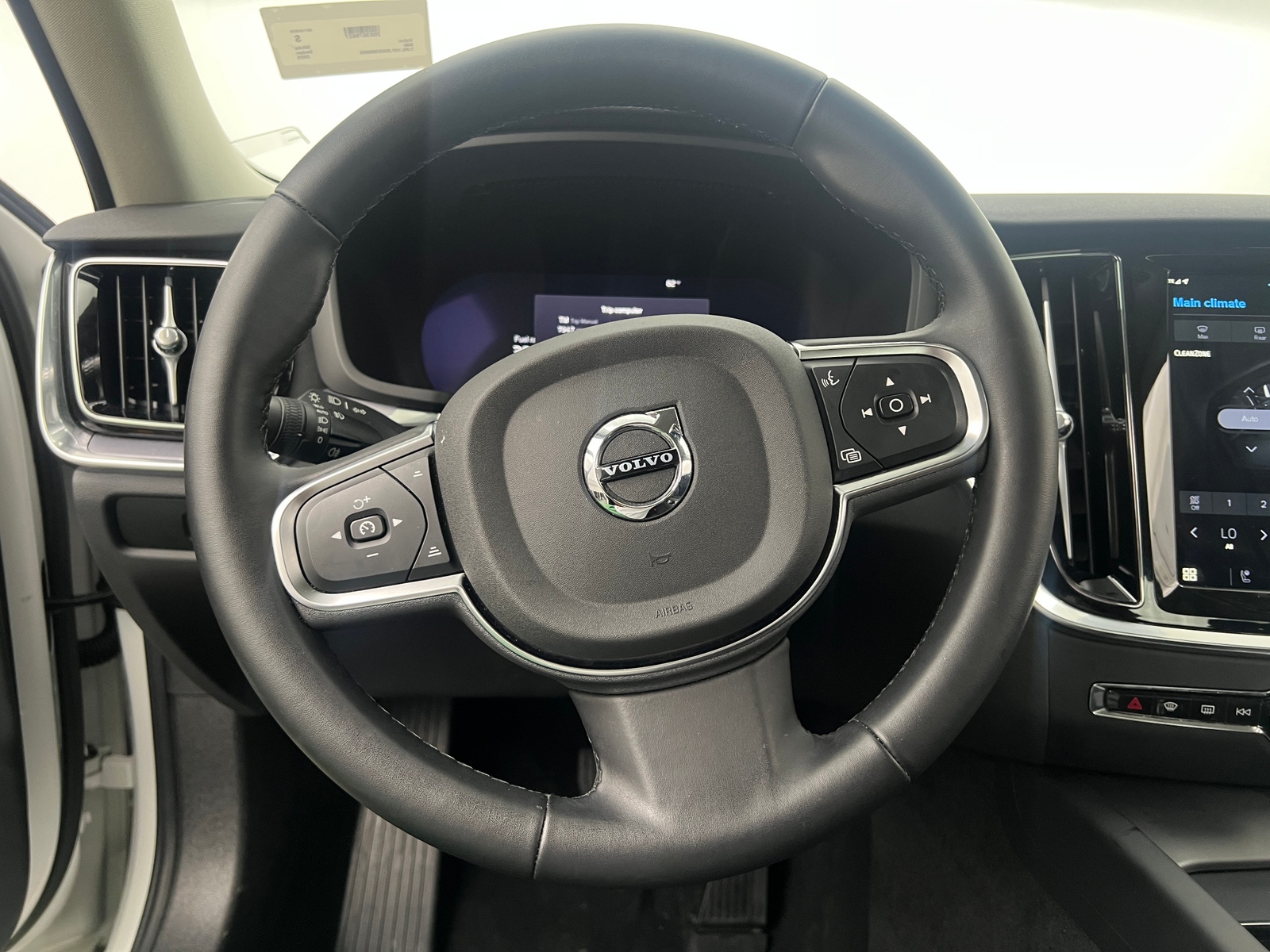 Thumbnail: 2025 Volvo S60 - 4