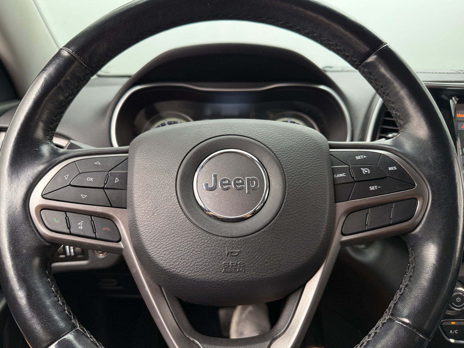 Thumbnail: 2020 Jeep Cherokee - 4