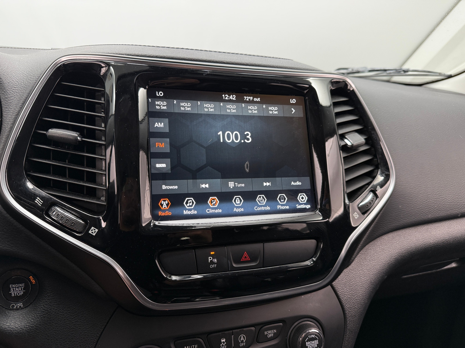 Thumbnail: 2020 Jeep Cherokee - 3