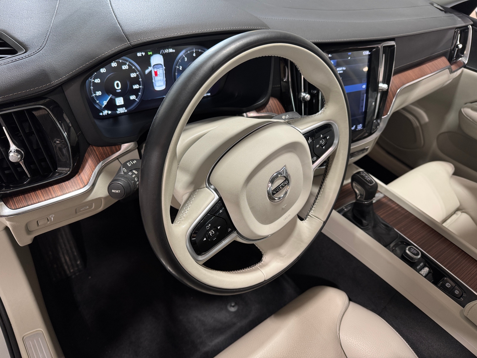 Thumbnail: 2019 Volvo S60 - 2