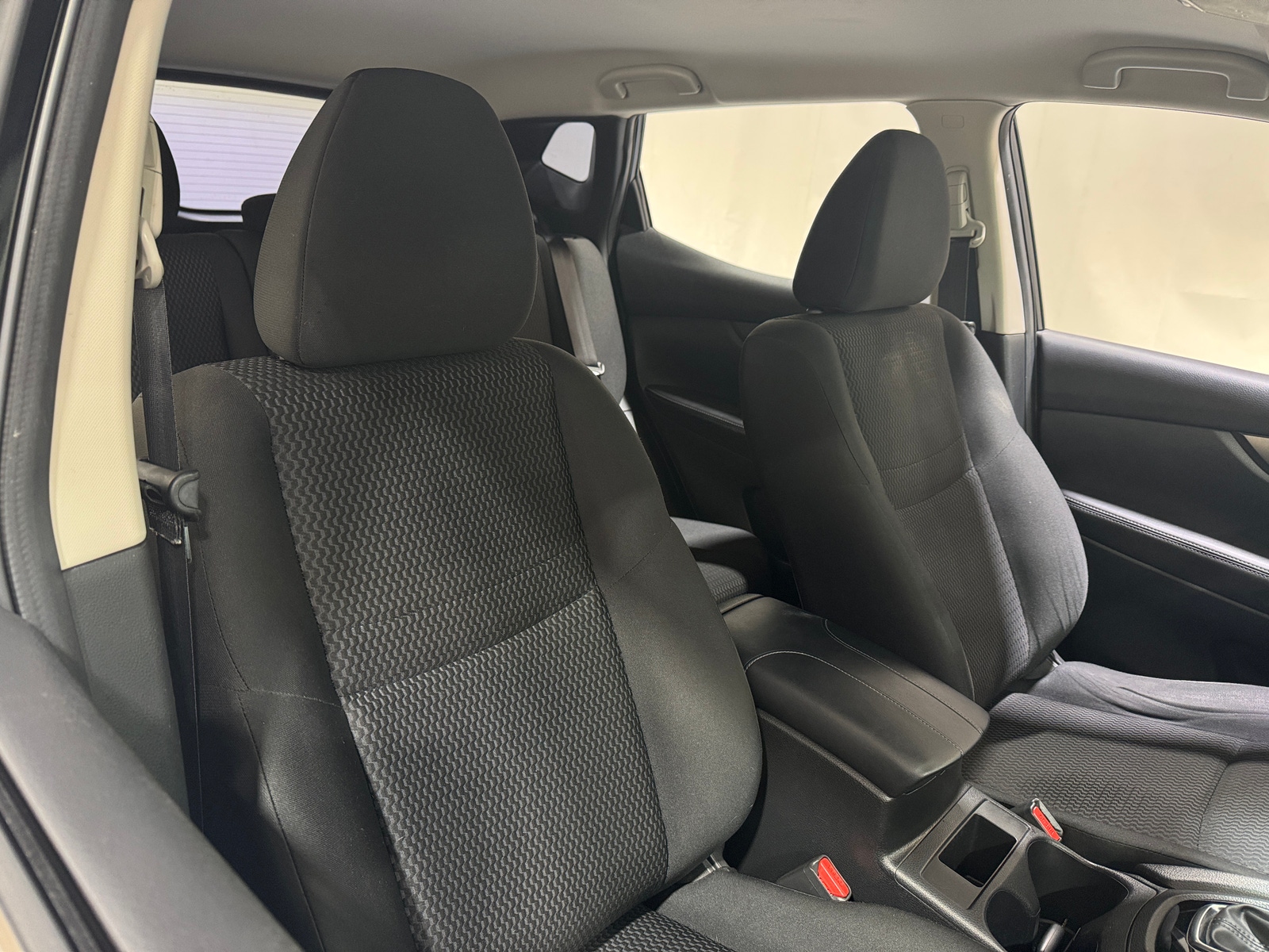 Thumbnail: 2017 Nissan Rogue Sport - 2