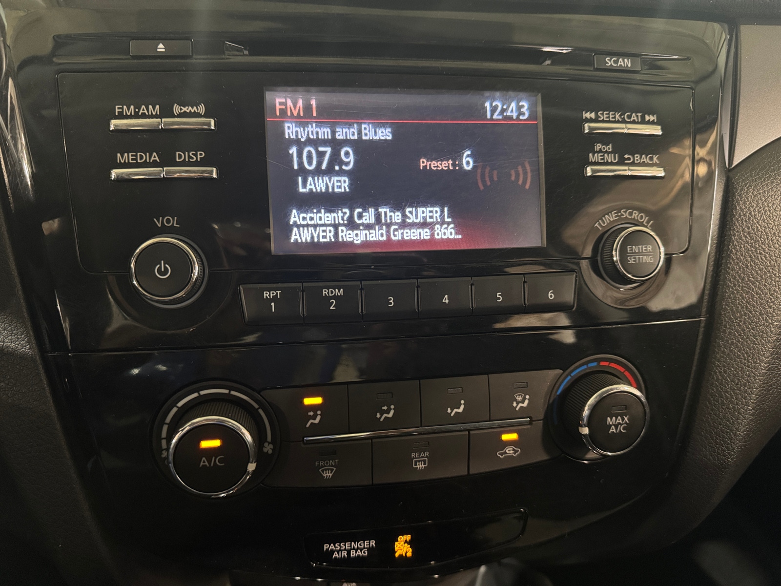Thumbnail: 2017 Nissan Rogue Sport - 4