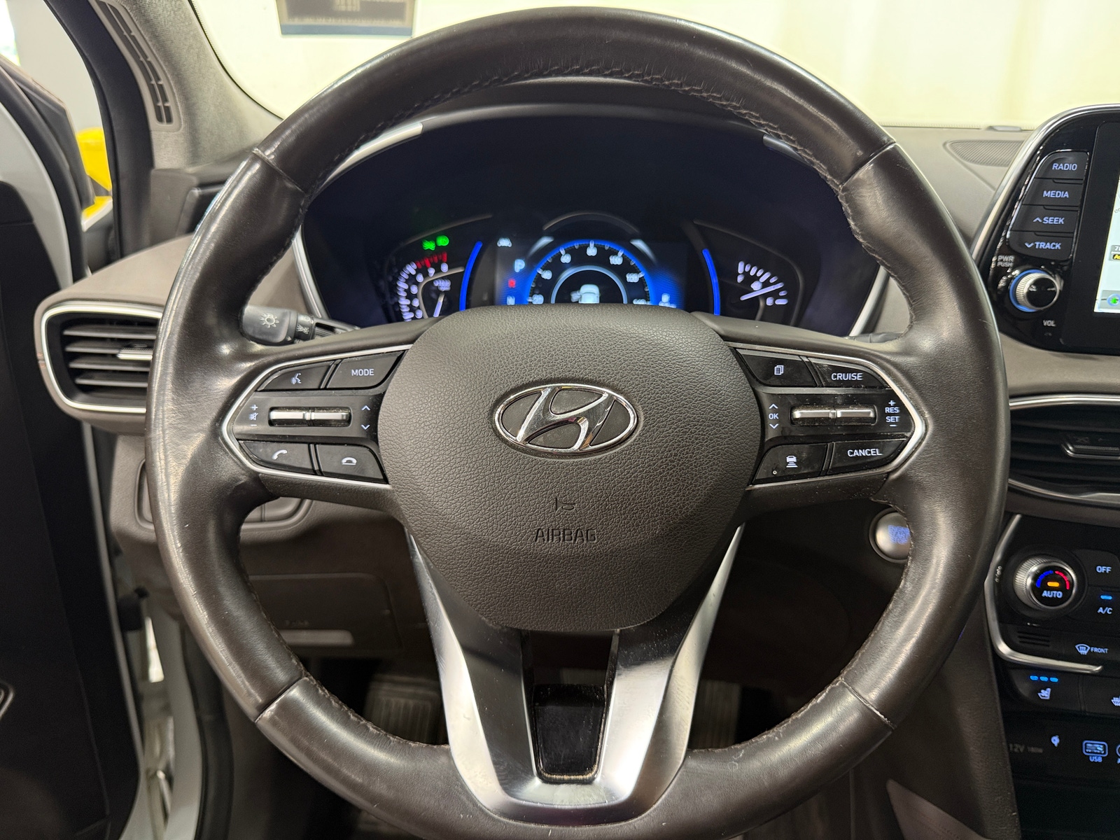 Thumbnail: 2019 Hyundai Santa Fe - 4