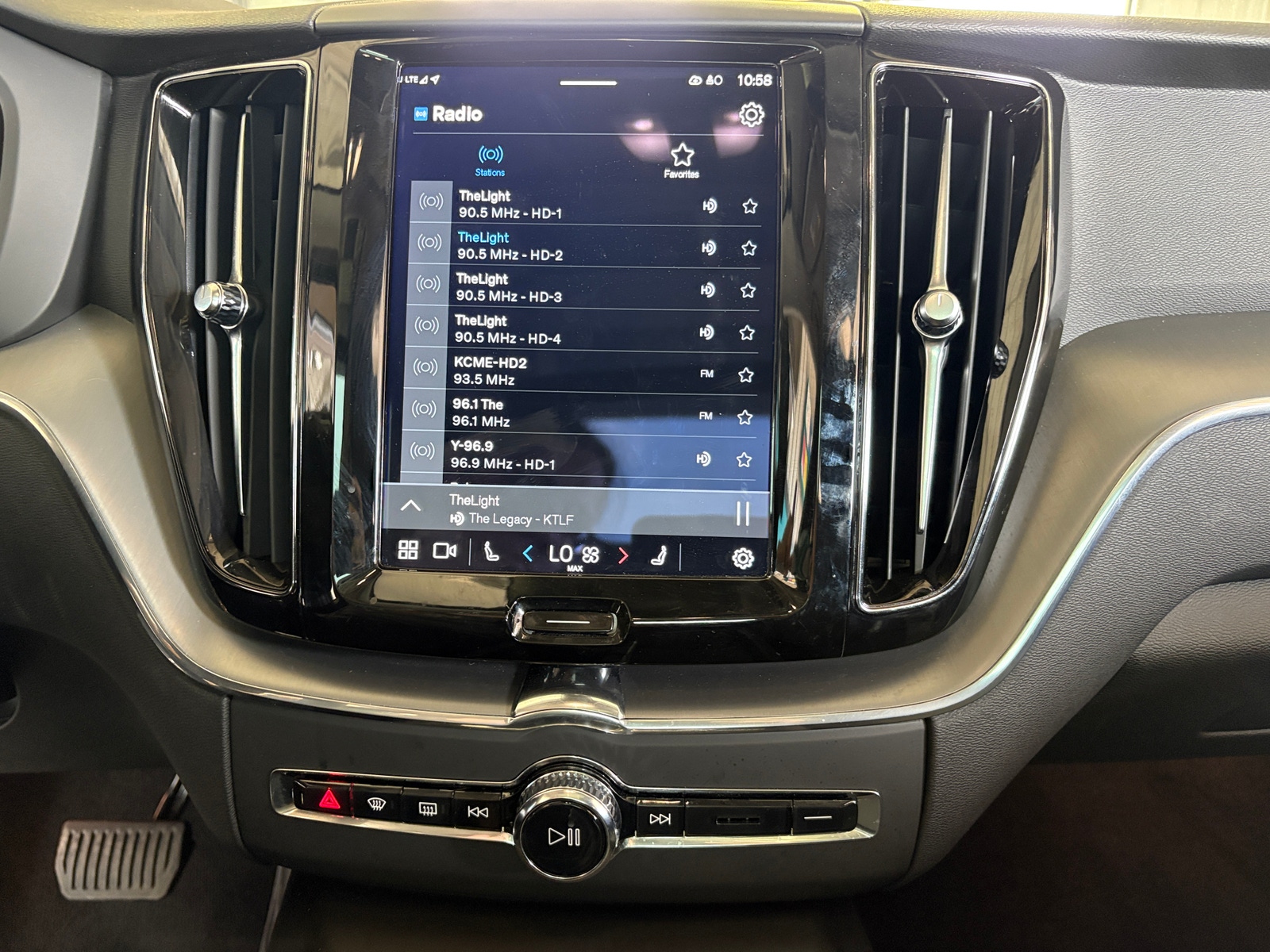 Thumbnail: 2022 Volvo XC60 - 4