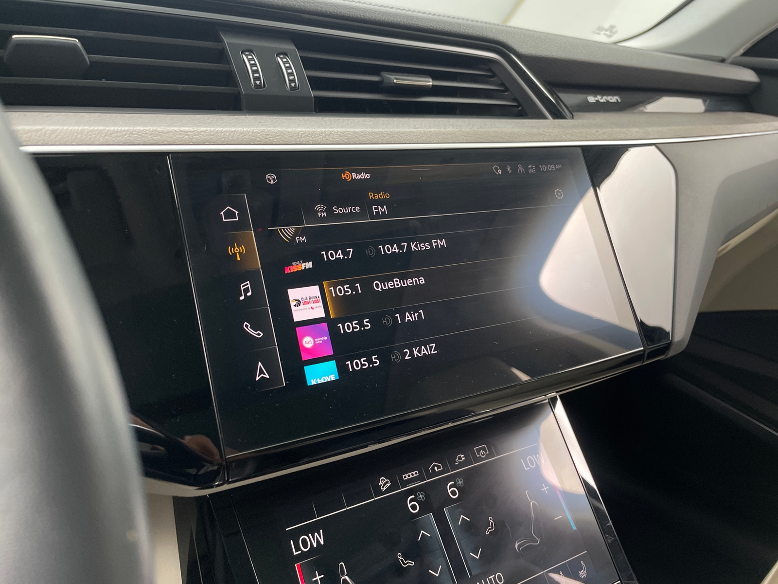 Thumbnail: 2022 Audi e-tron - 3