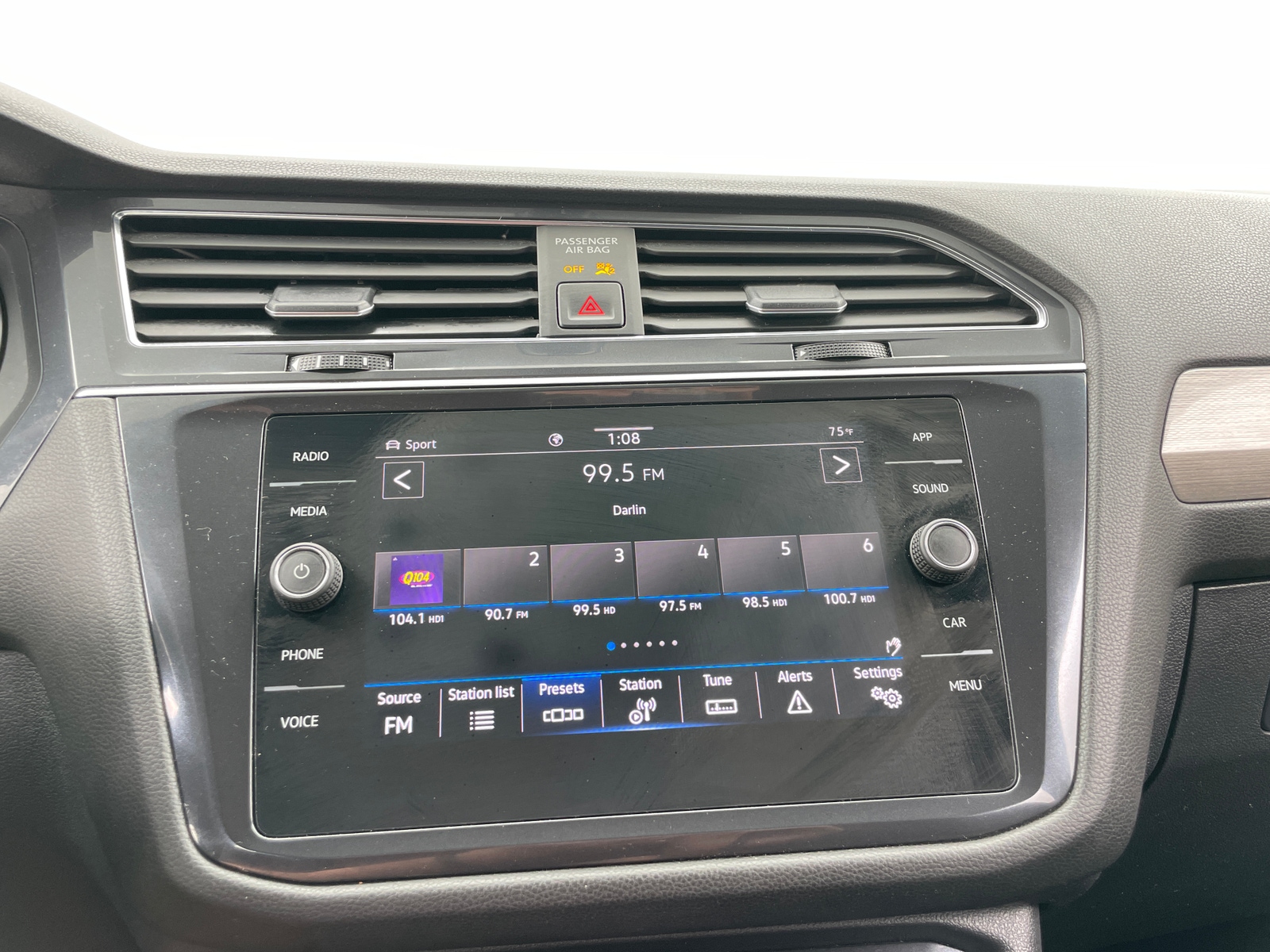 Thumbnail: 2021 Volkswagen Tiguan - 3