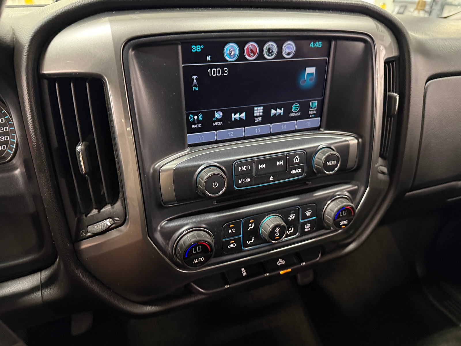 Thumbnail: 2016 Chevrolet Silverado 1500 - 4