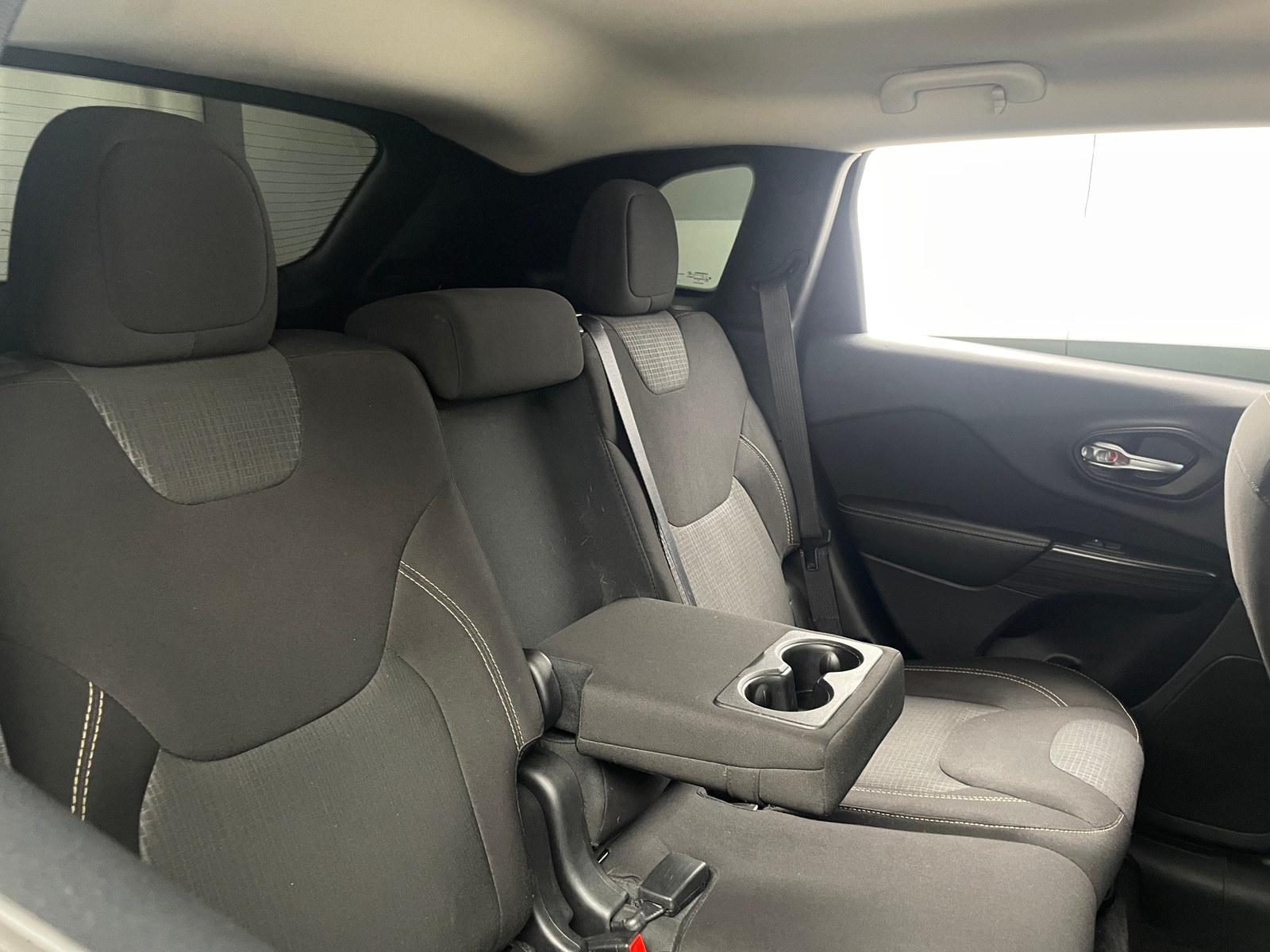 Thumbnail: 2016 Jeep Cherokee - 6