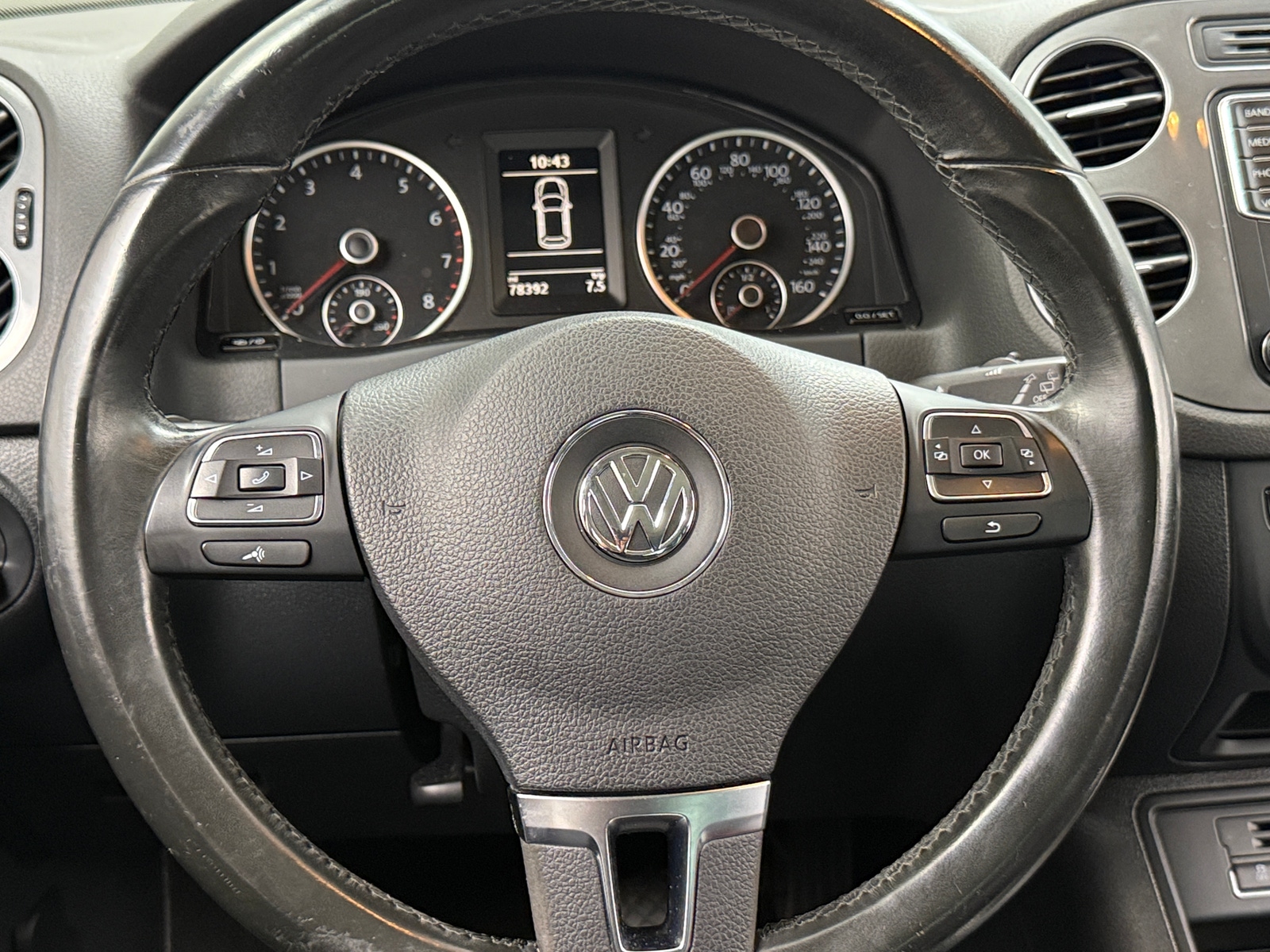 Thumbnail: 2017 Volkswagen Tiguan - 4