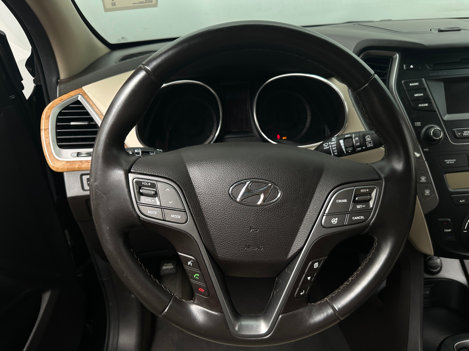Thumbnail: 2016 Hyundai Santa Fe - 4