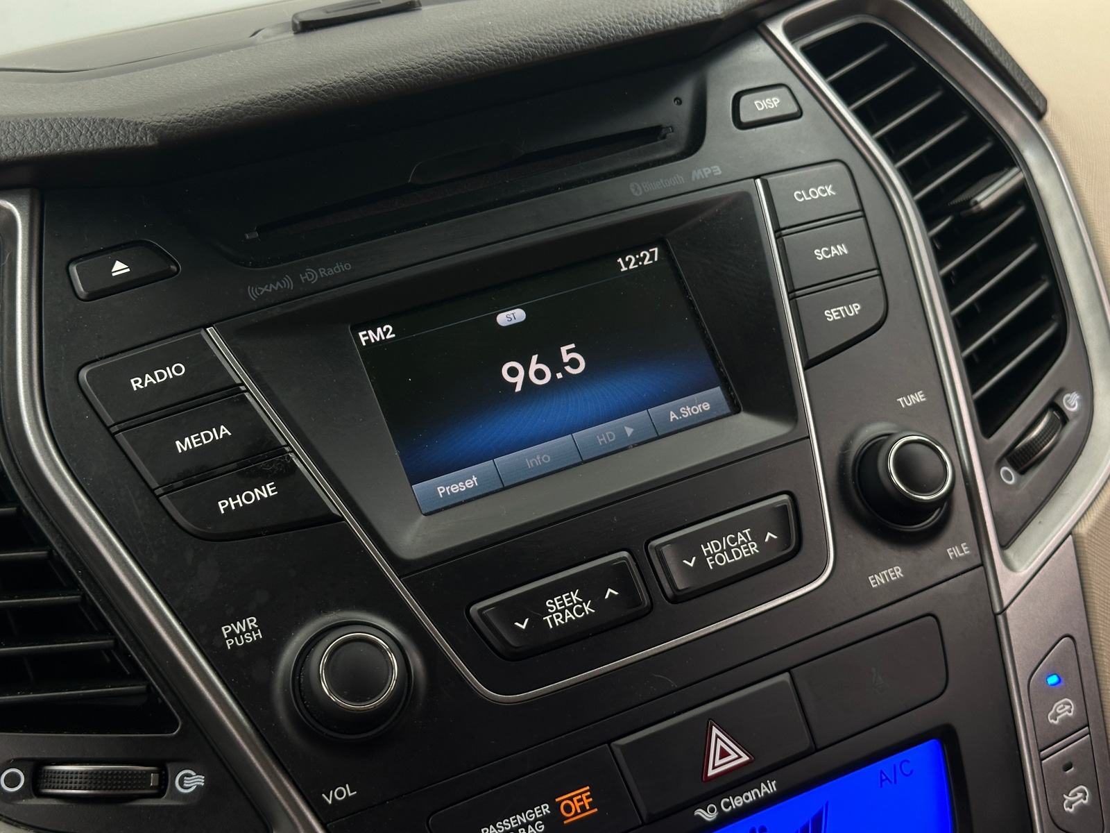 Thumbnail: 2016 Hyundai Santa Fe - 3