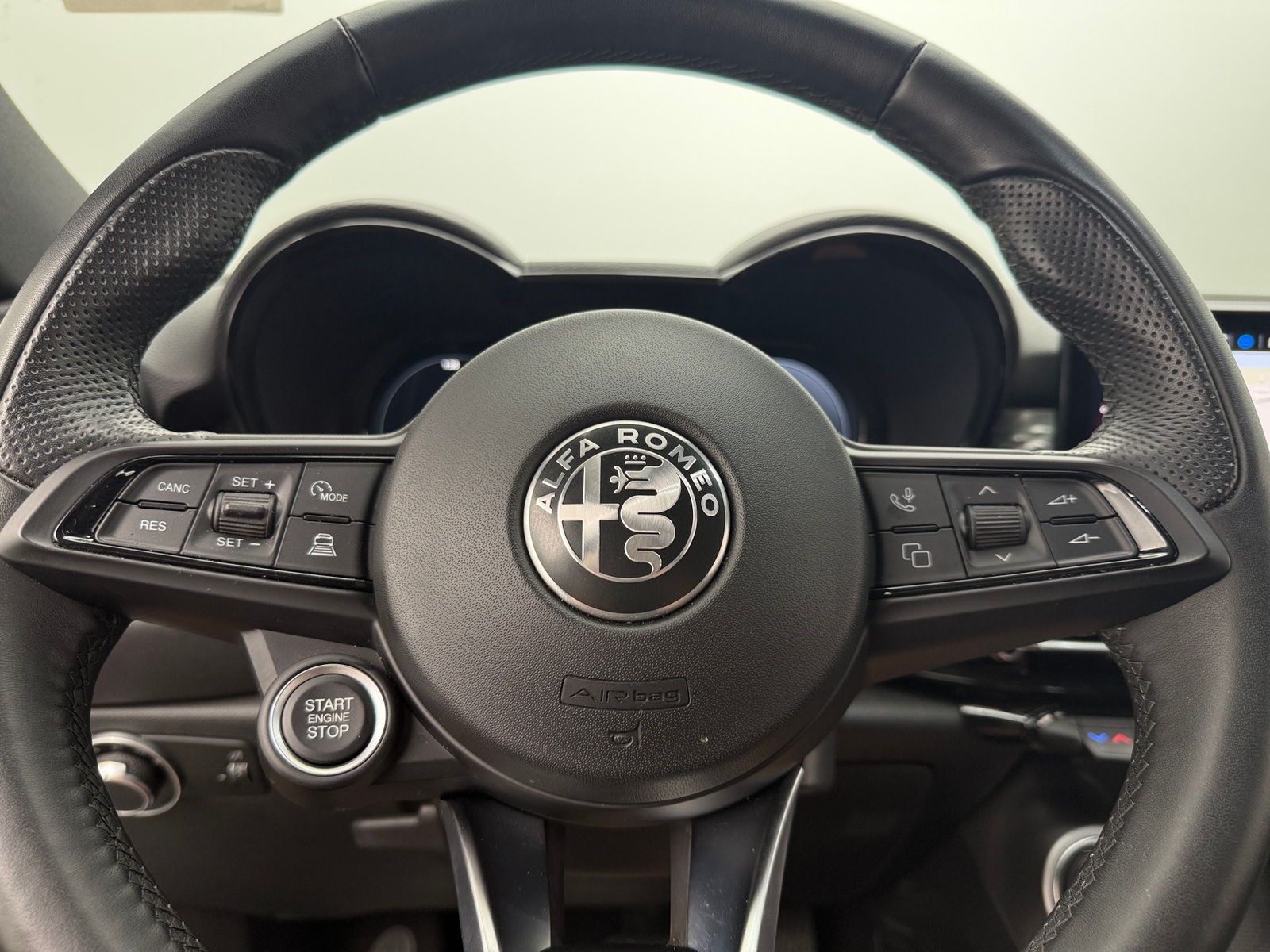 Thumbnail: 2024 Alfa Romeo Tonale - 5