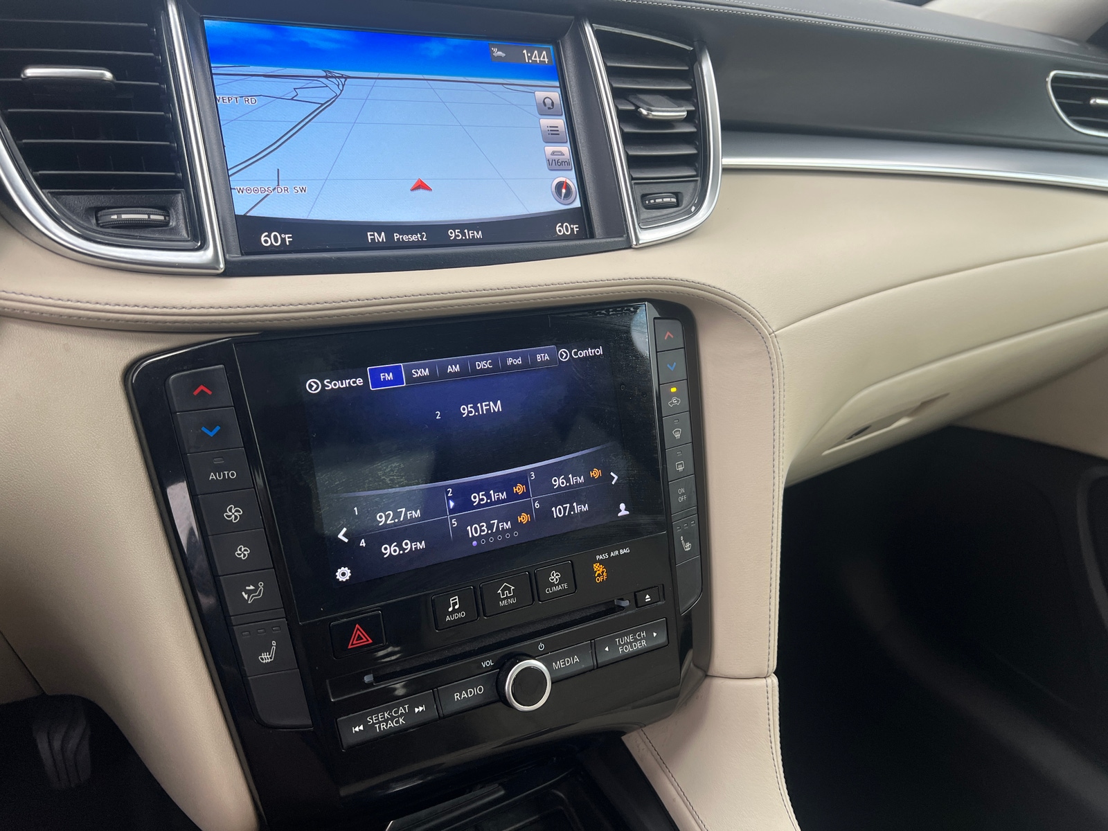 Thumbnail: 2019 INFINITI QX50 - 3