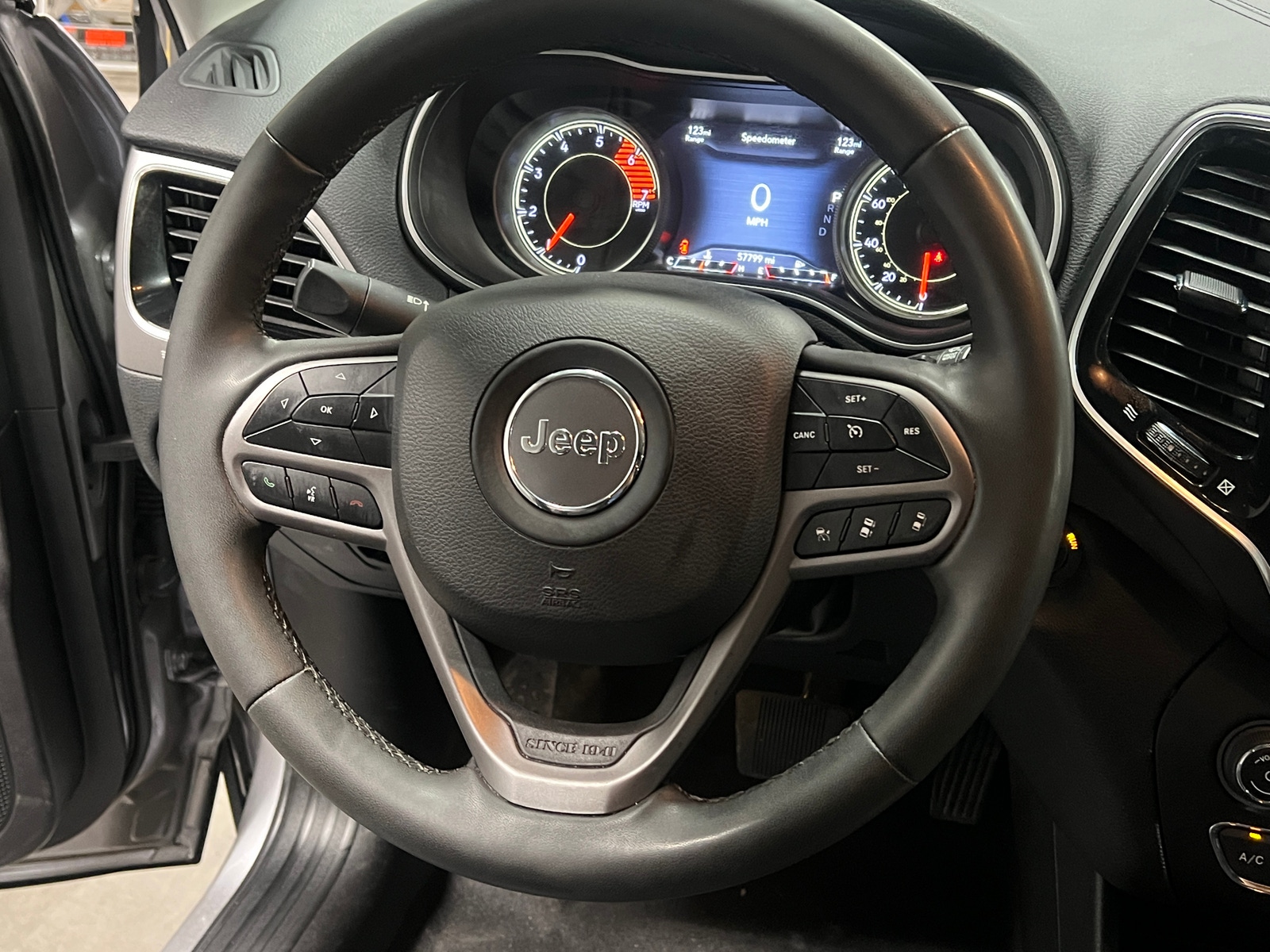 Thumbnail: 2022 Jeep Cherokee - 4