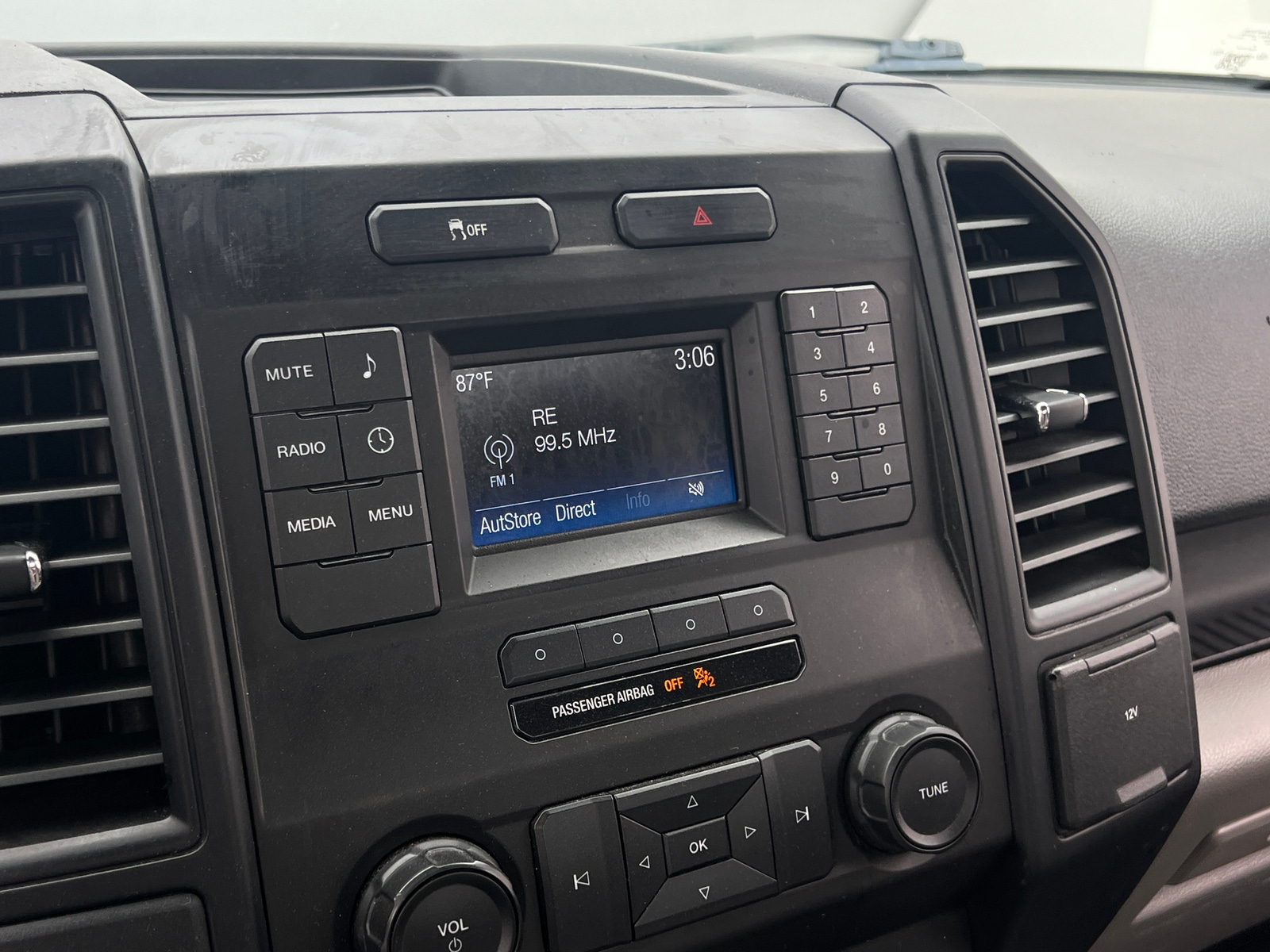 Thumbnail: 2016 Ford Econoline - 3
