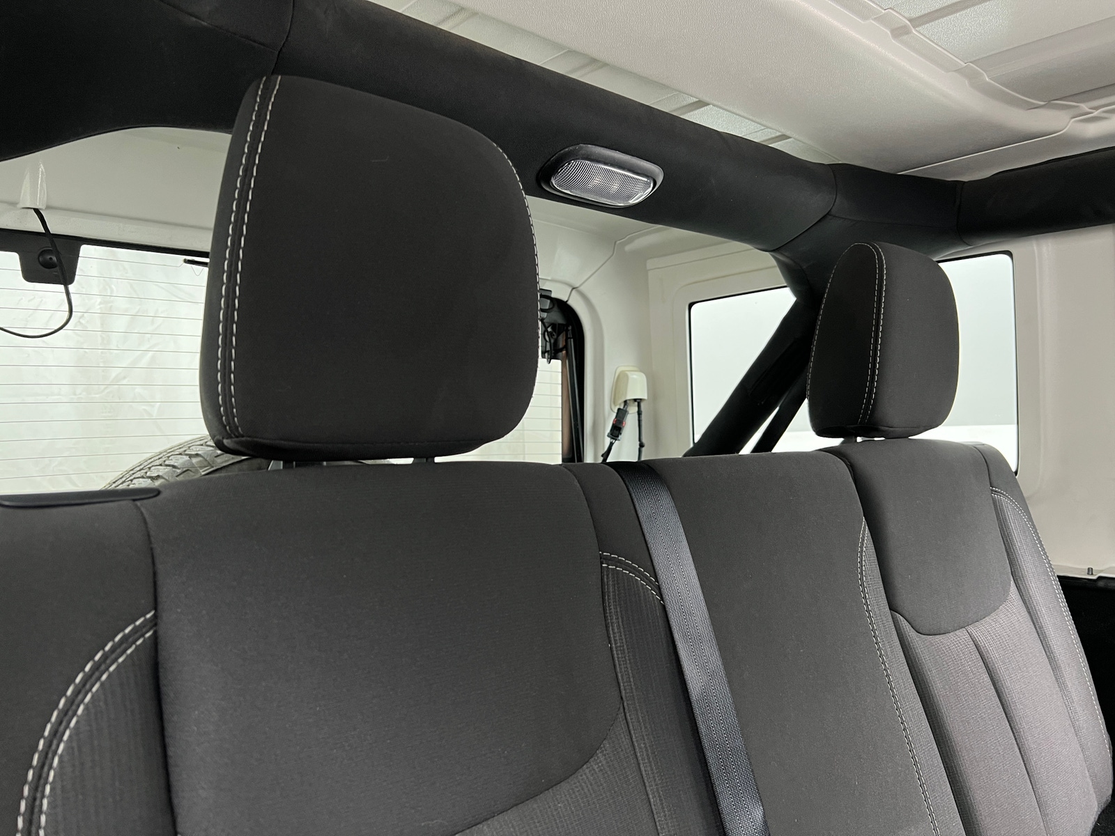 Thumbnail: 2016 Jeep Wrangler - 6