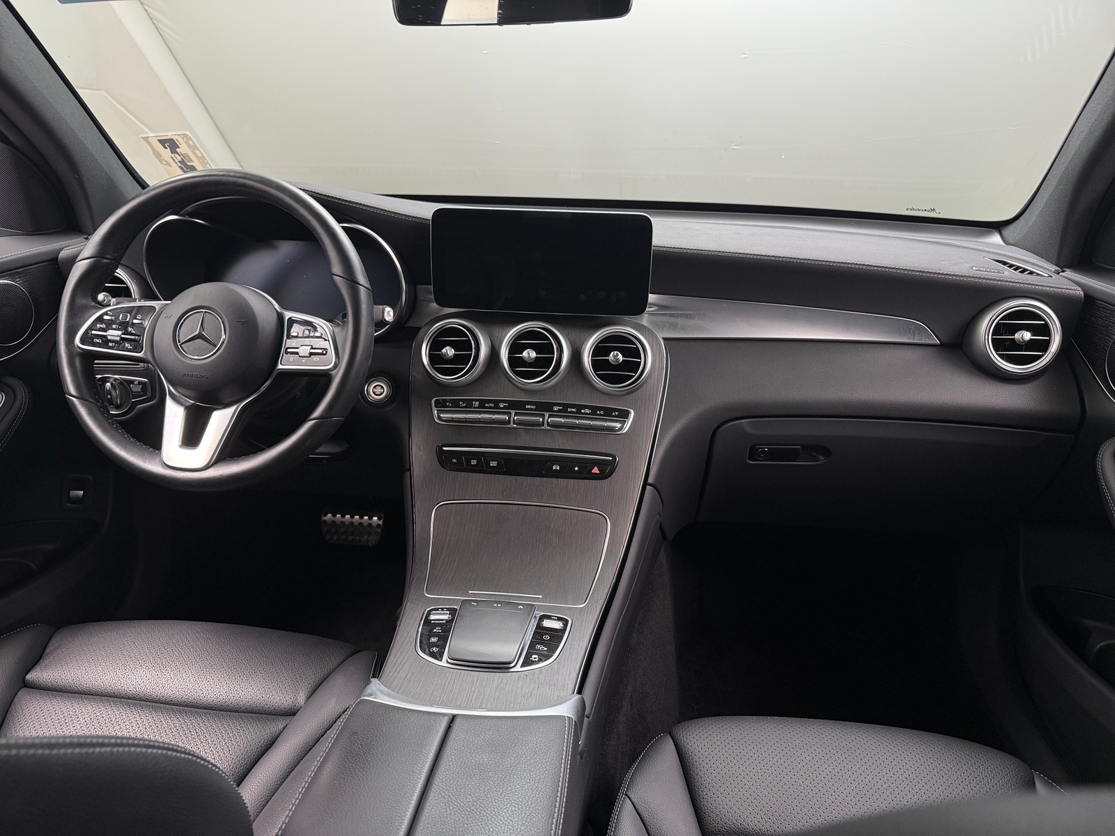 Thumbnail: 2022 Mercedes-Benz GLC - 2