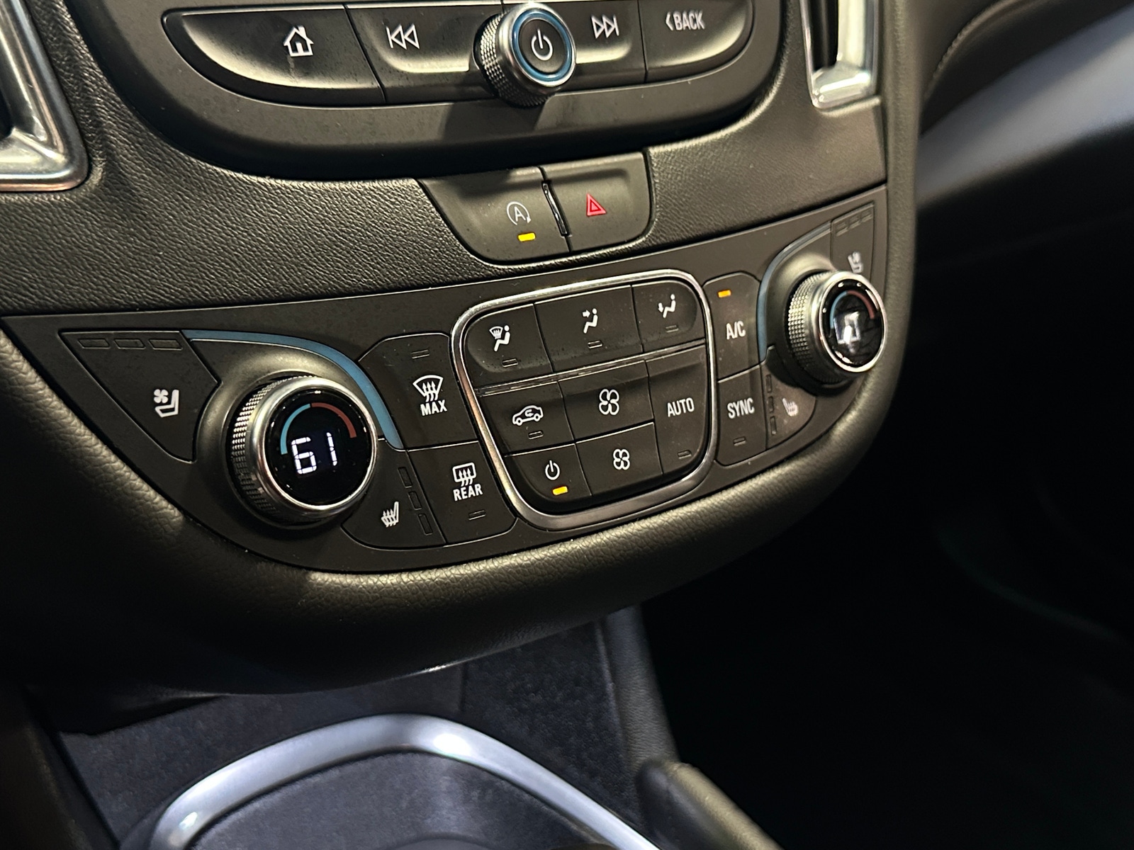 Thumbnail: 2024 Chevrolet Malibu - 3