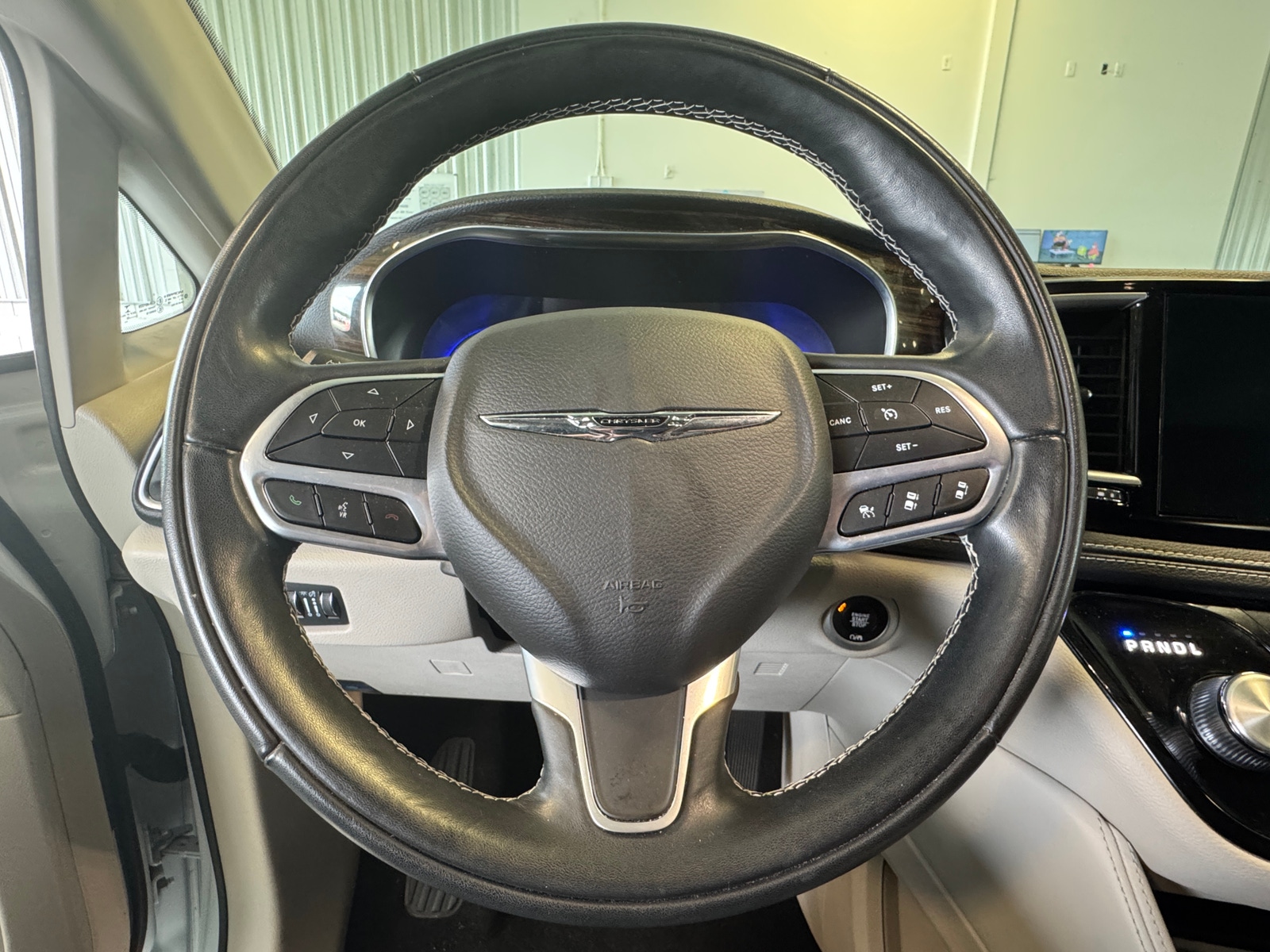 Thumbnail: 2022 Chrysler Pacifica - 4