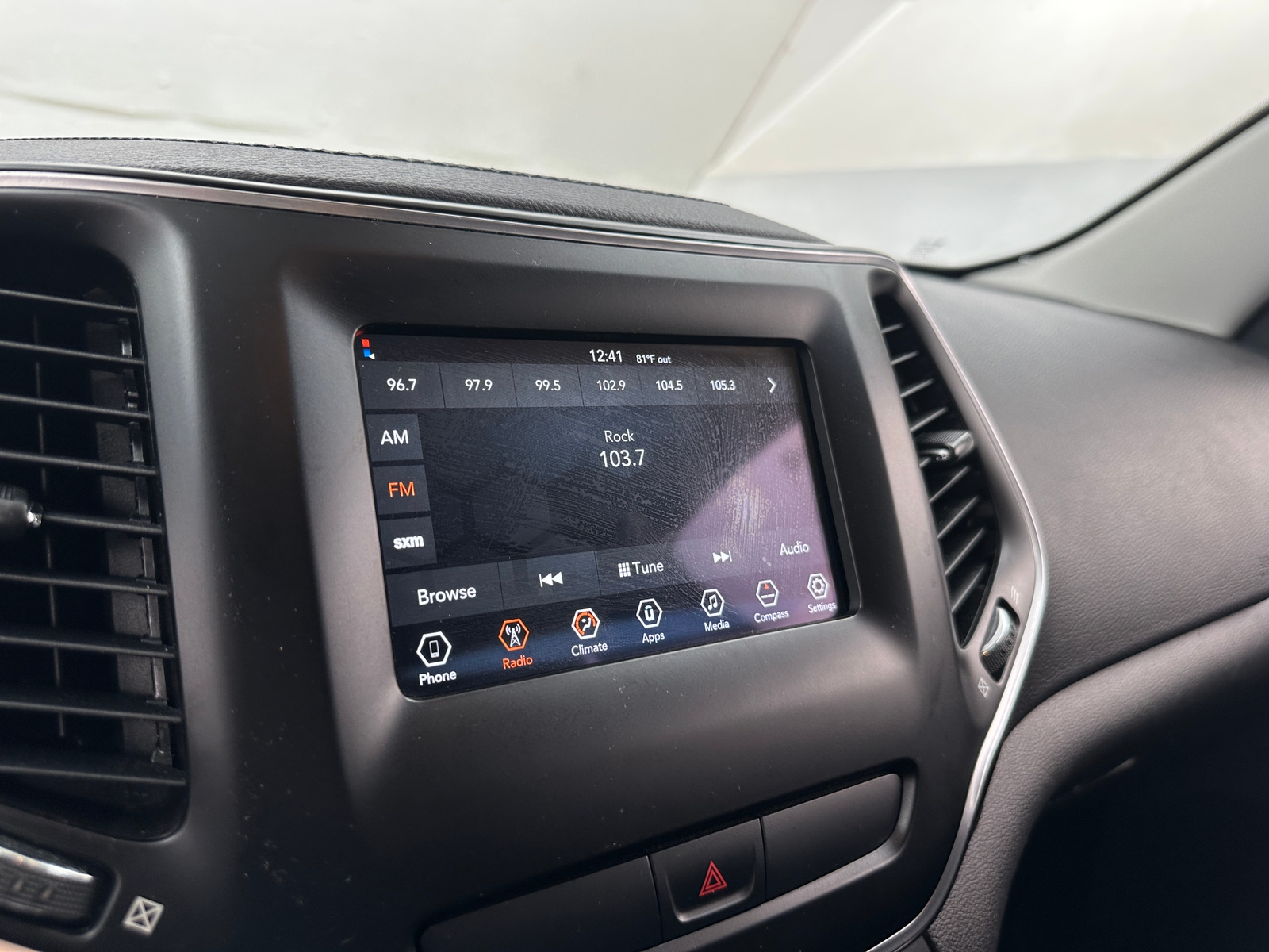Thumbnail: 2019 Jeep Cherokee - 4