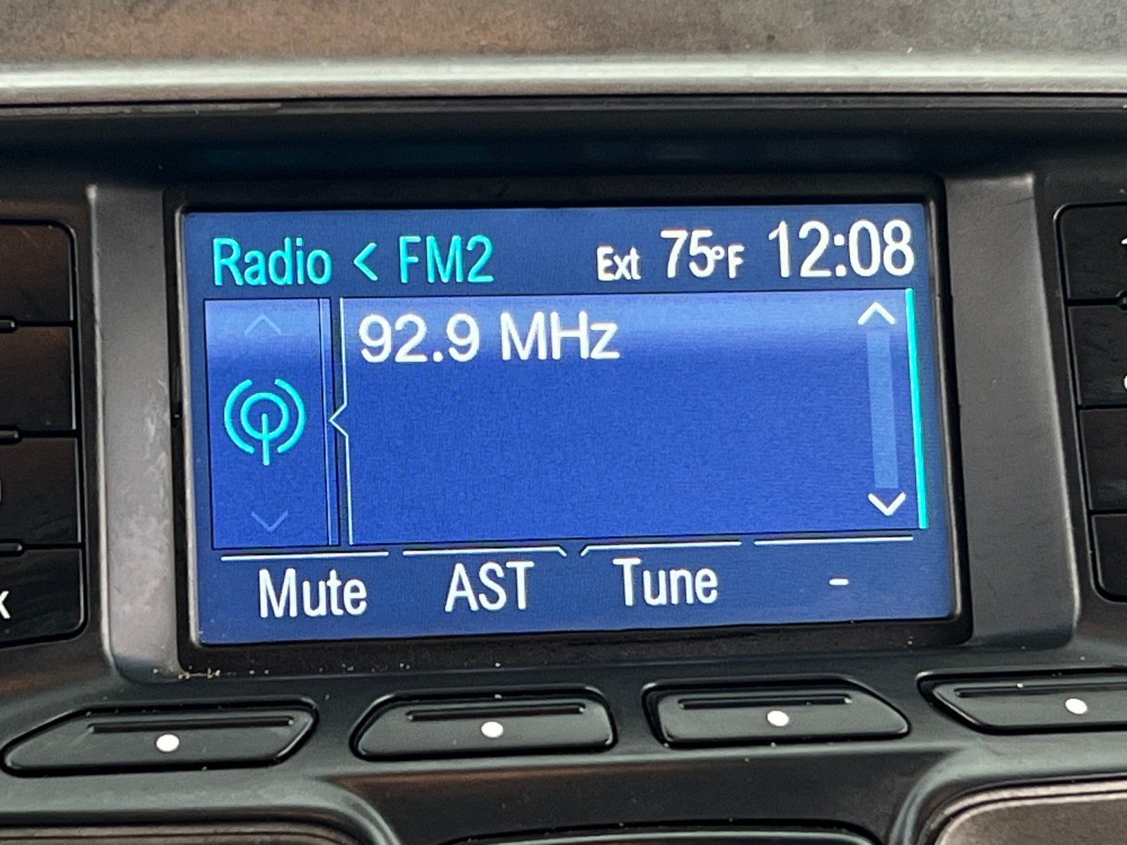 Thumbnail: 2014 Ford Explorer - 4