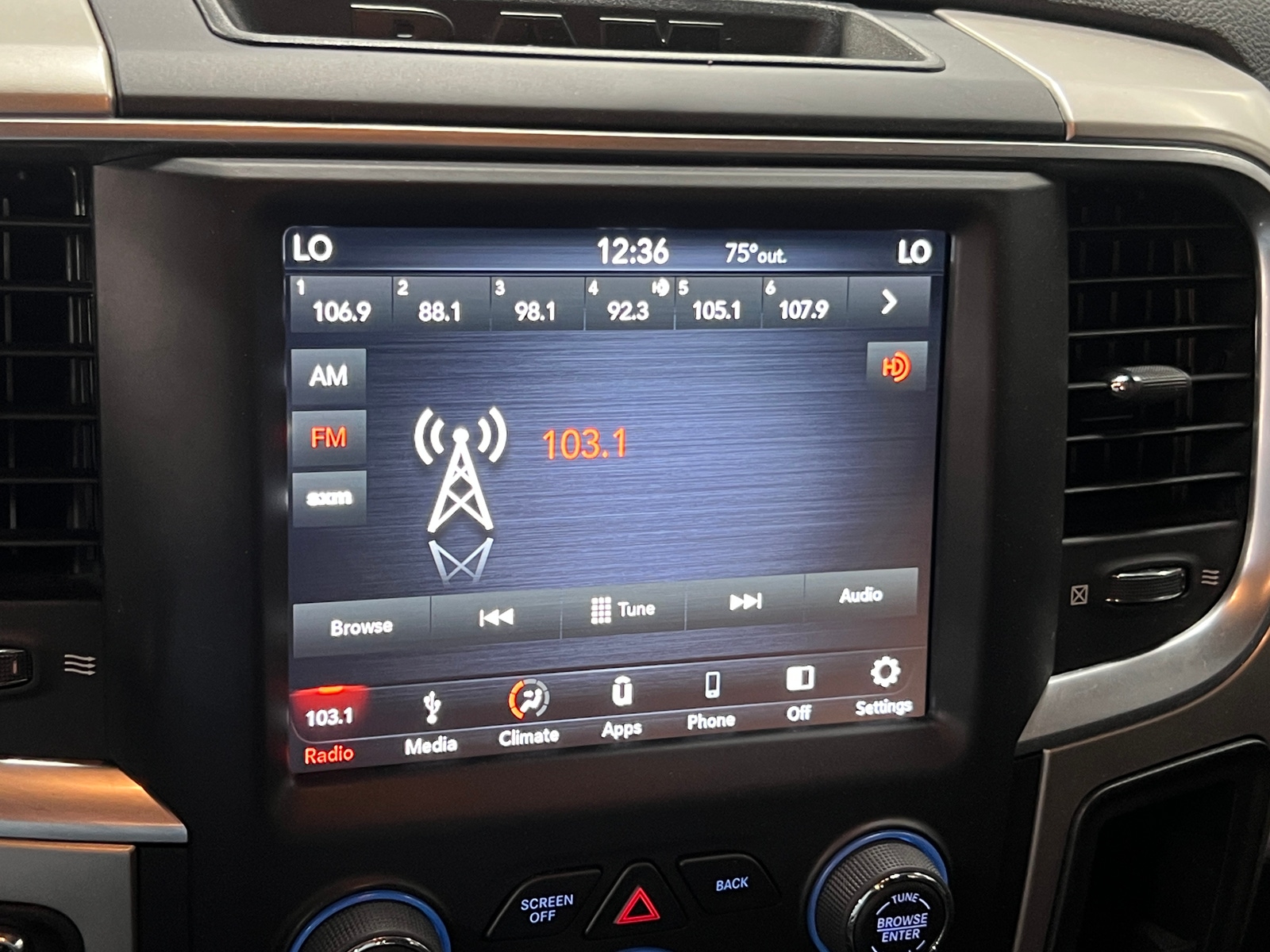Thumbnail: 2019 RAM 1500 Classic - 4