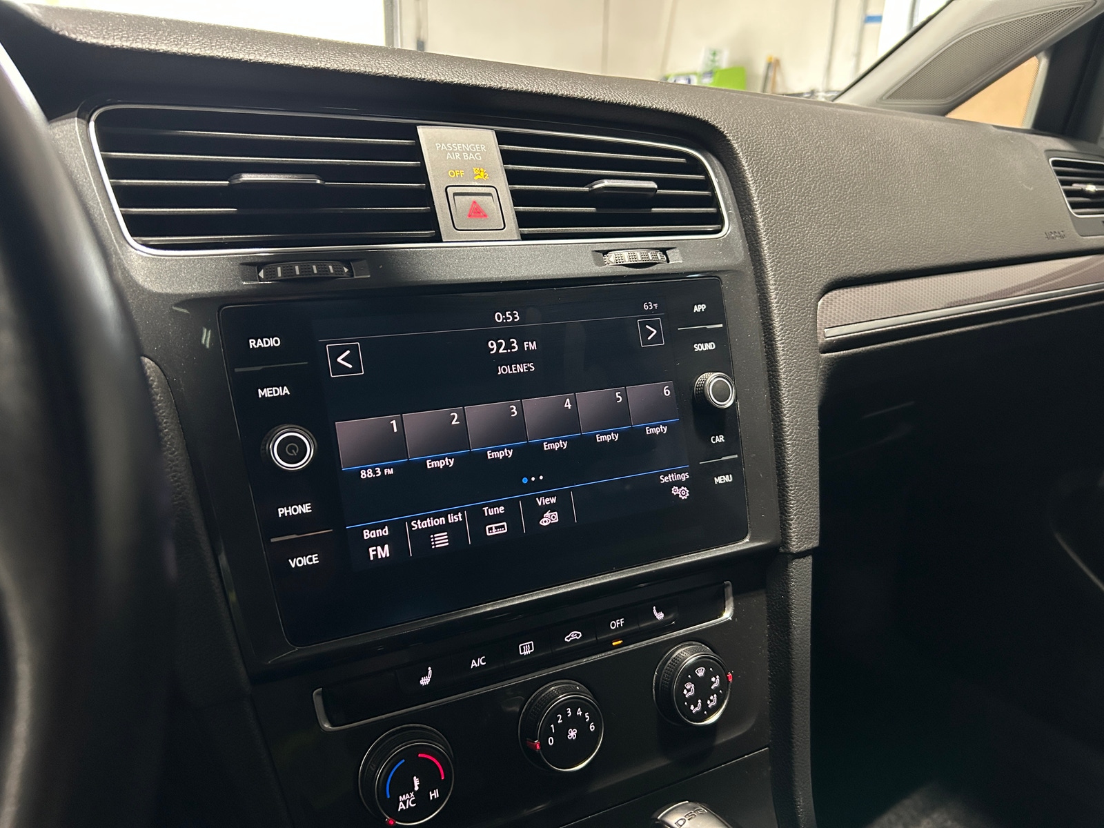 Thumbnail: 2019 Volkswagen Golf - 3