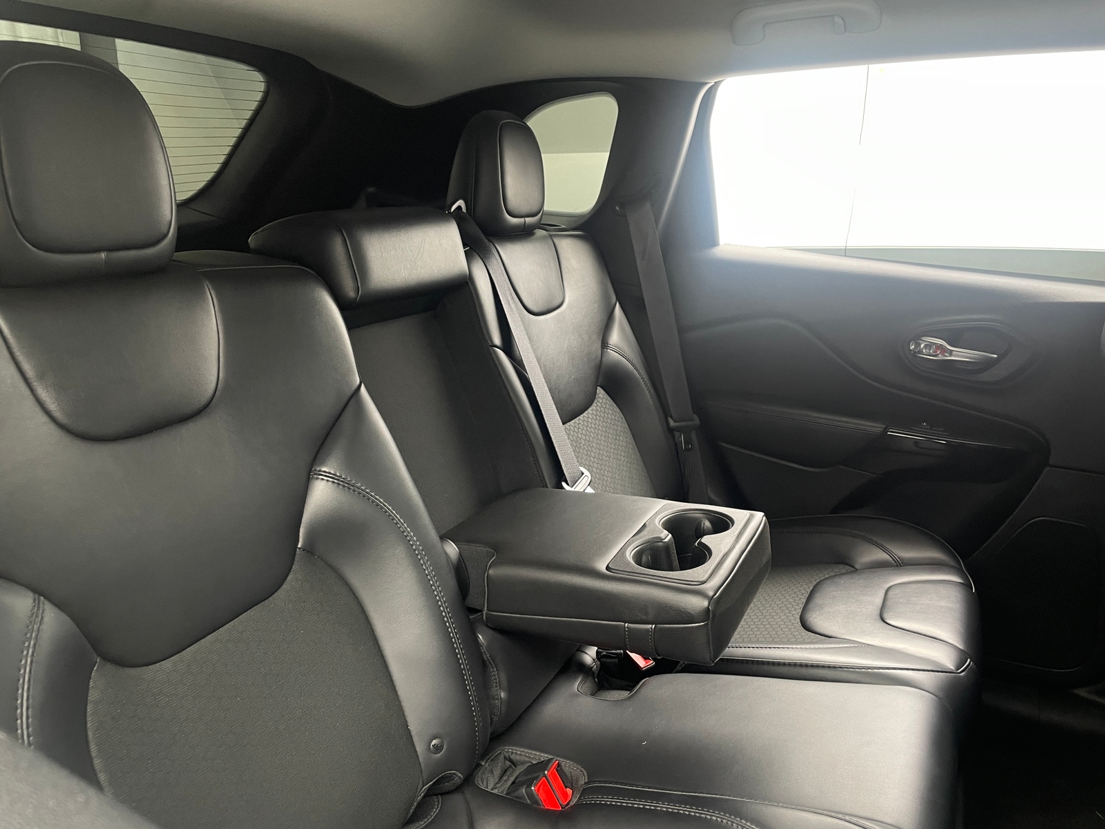Thumbnail: 2019 Jeep Cherokee - 6