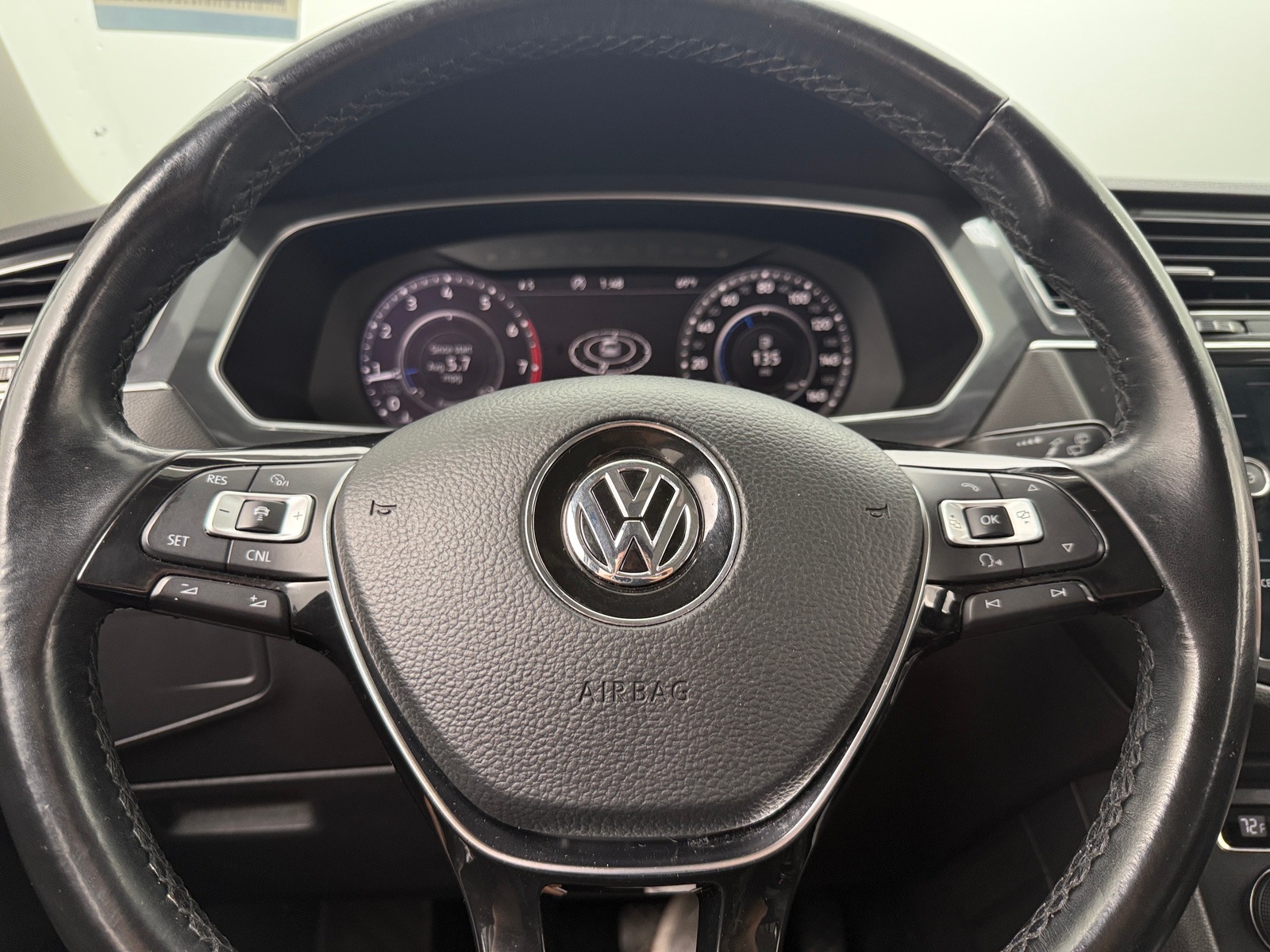 Thumbnail: 2018 Volkswagen Tiguan - 4