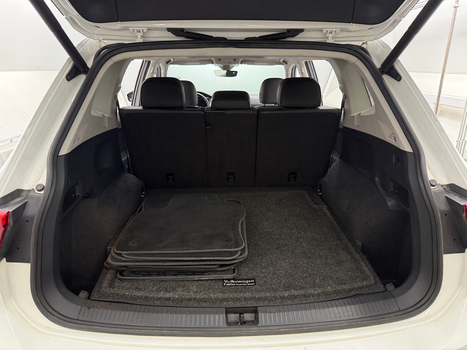 Thumbnail: 2018 Volkswagen Tiguan - 6