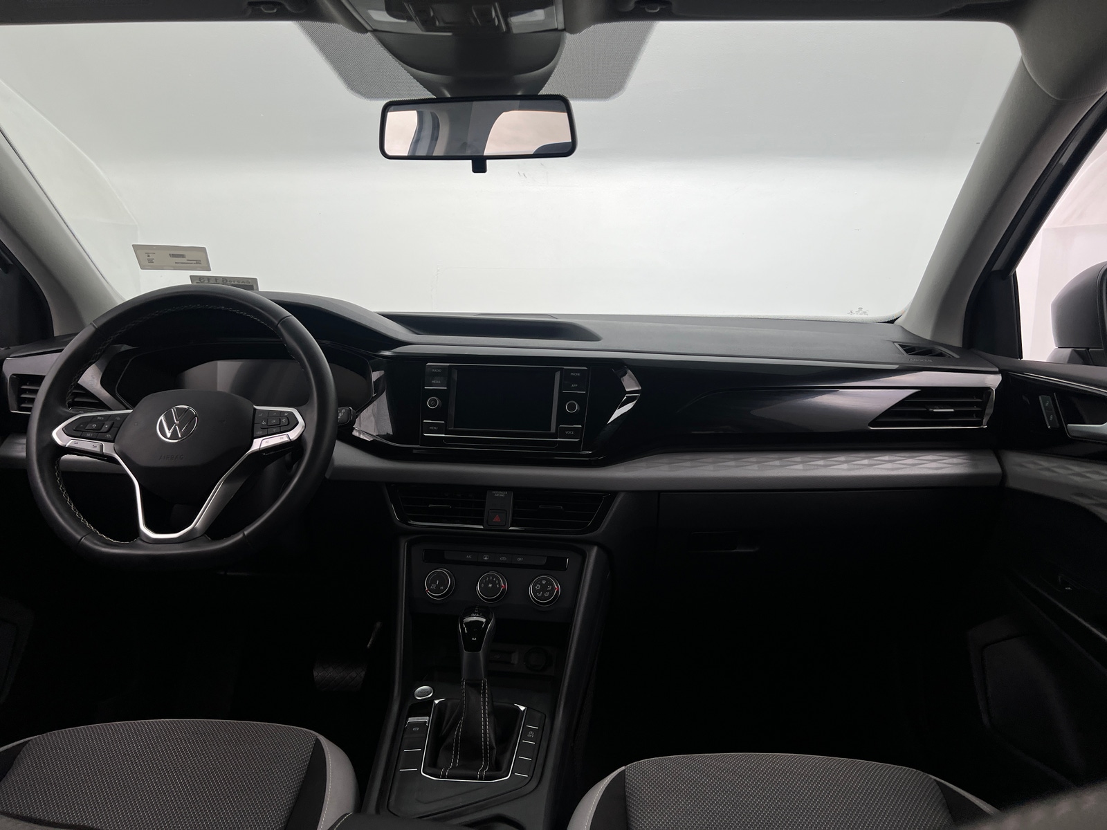 Thumbnail: 2022 Volkswagen Taos - 3