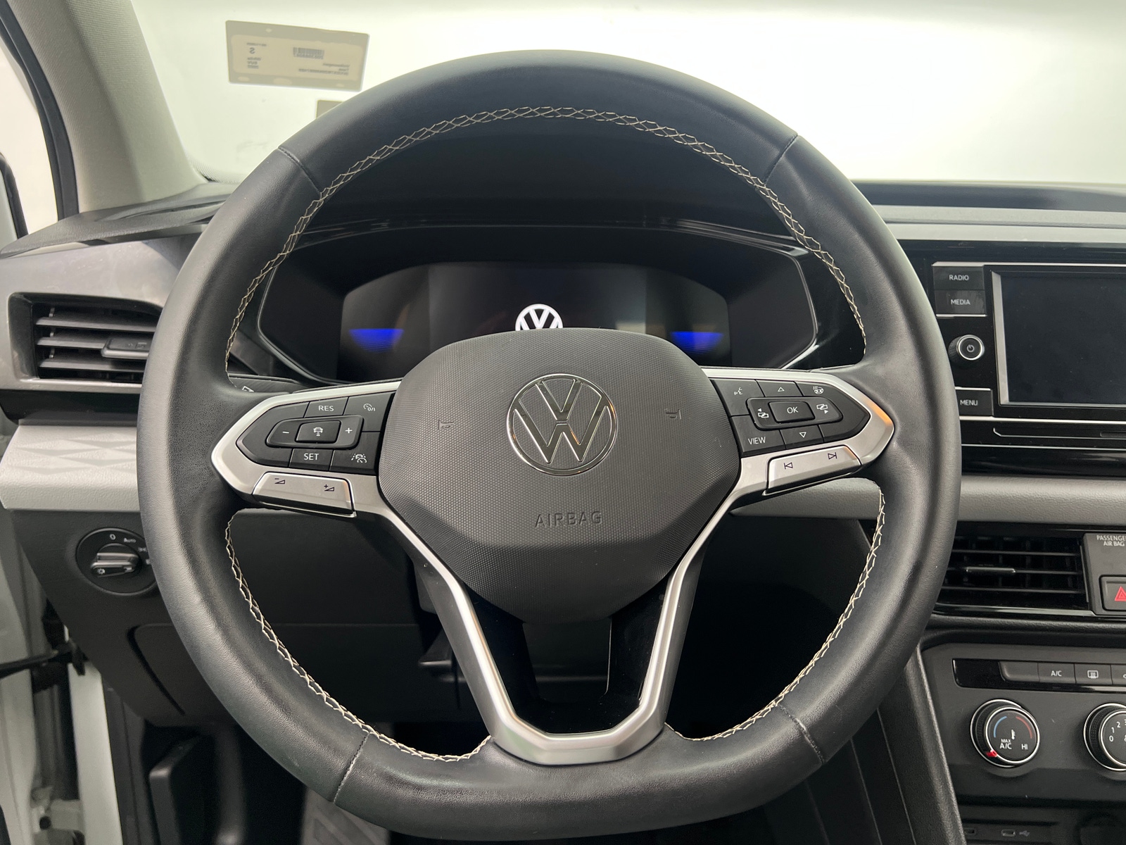 Thumbnail: 2022 Volkswagen Taos - 5
