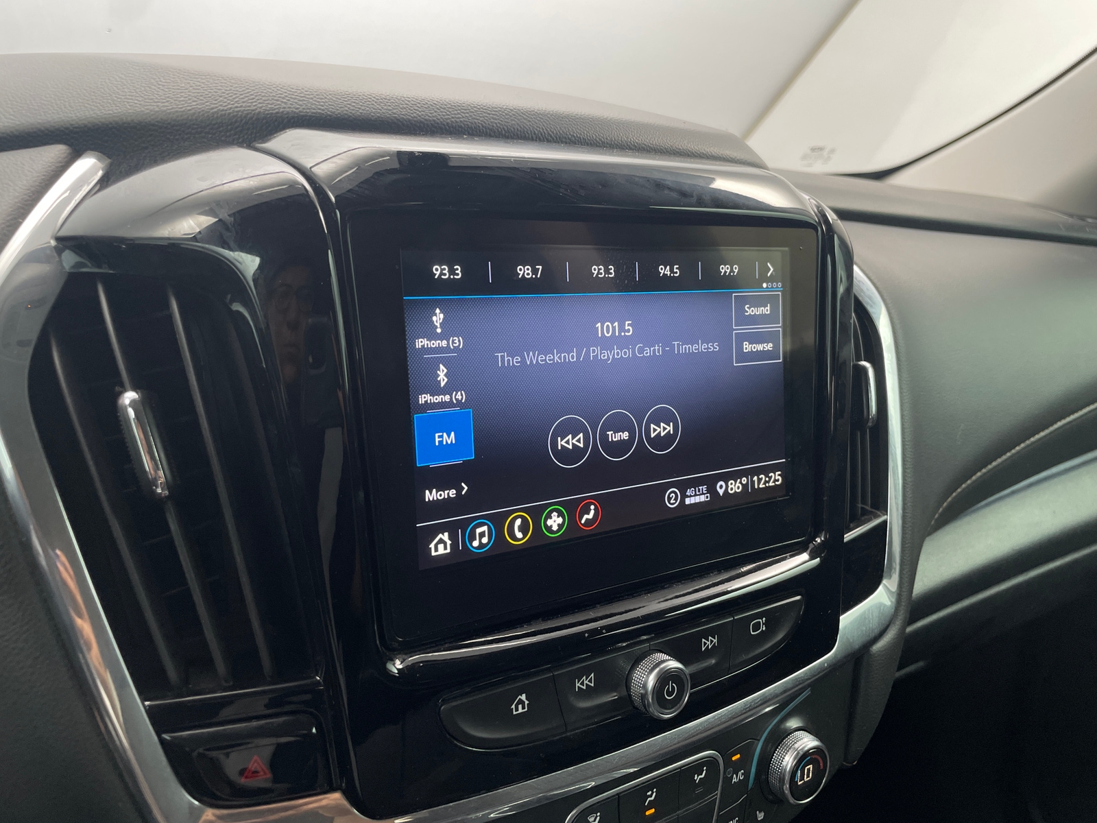 Thumbnail: 2020 Chevrolet Traverse - 4