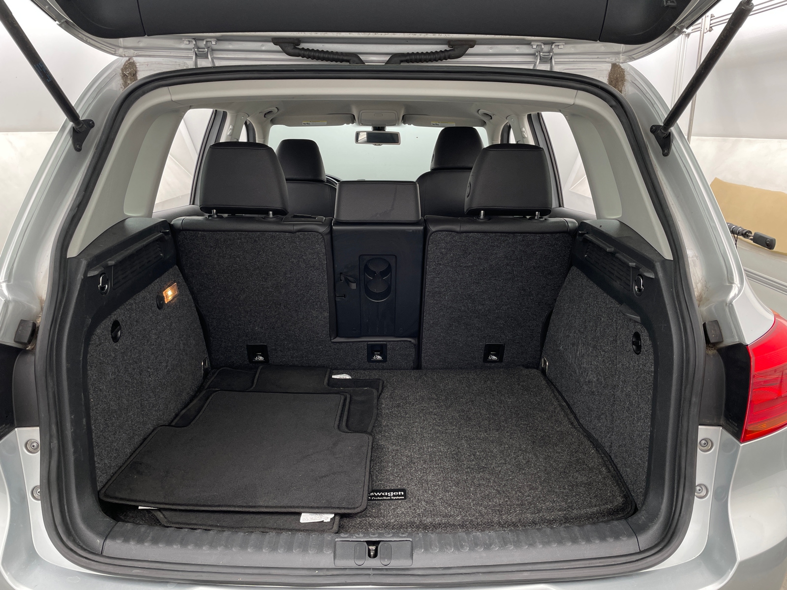 Thumbnail: 2017 Volkswagen Tiguan - 7