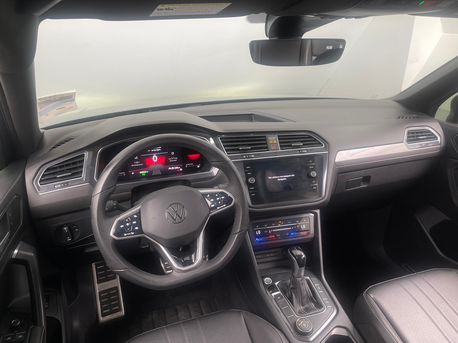 Thumbnail: 2022 Volkswagen Tiguan - 3