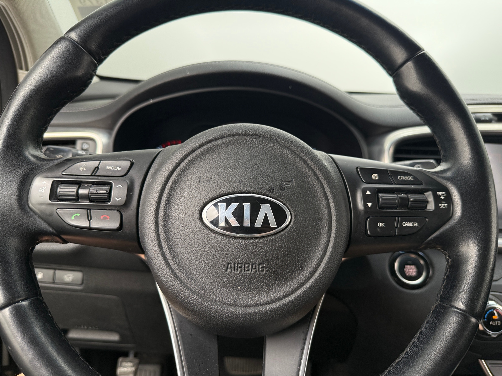 Thumbnail: 2016 Kia Sorento - 4