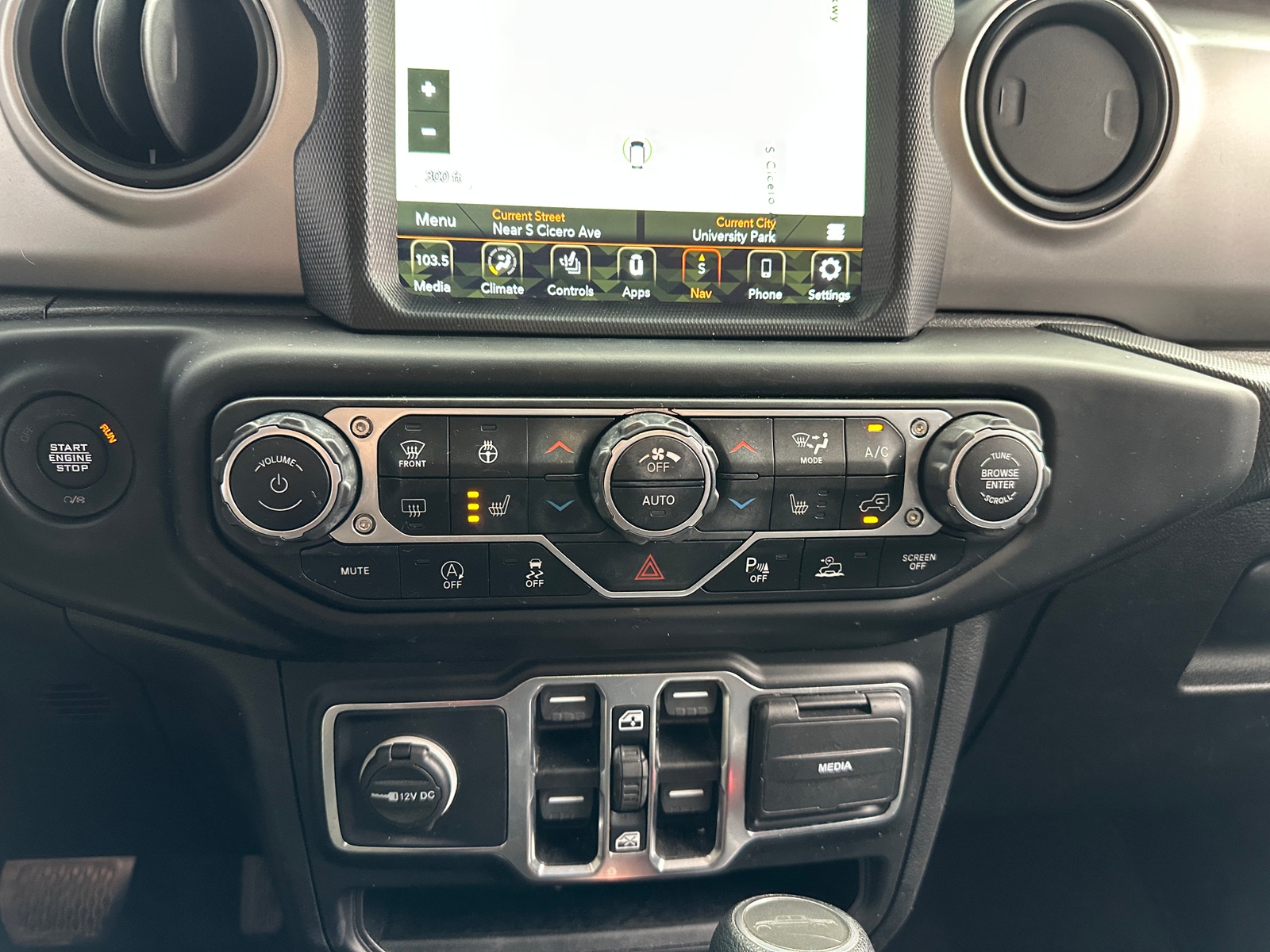 Thumbnail: 2021 Jeep Gladiator - 4