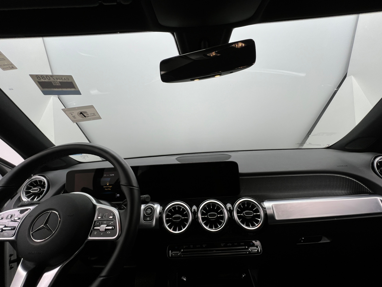 Thumbnail: 2022 Mercedes-Benz GLB - 2